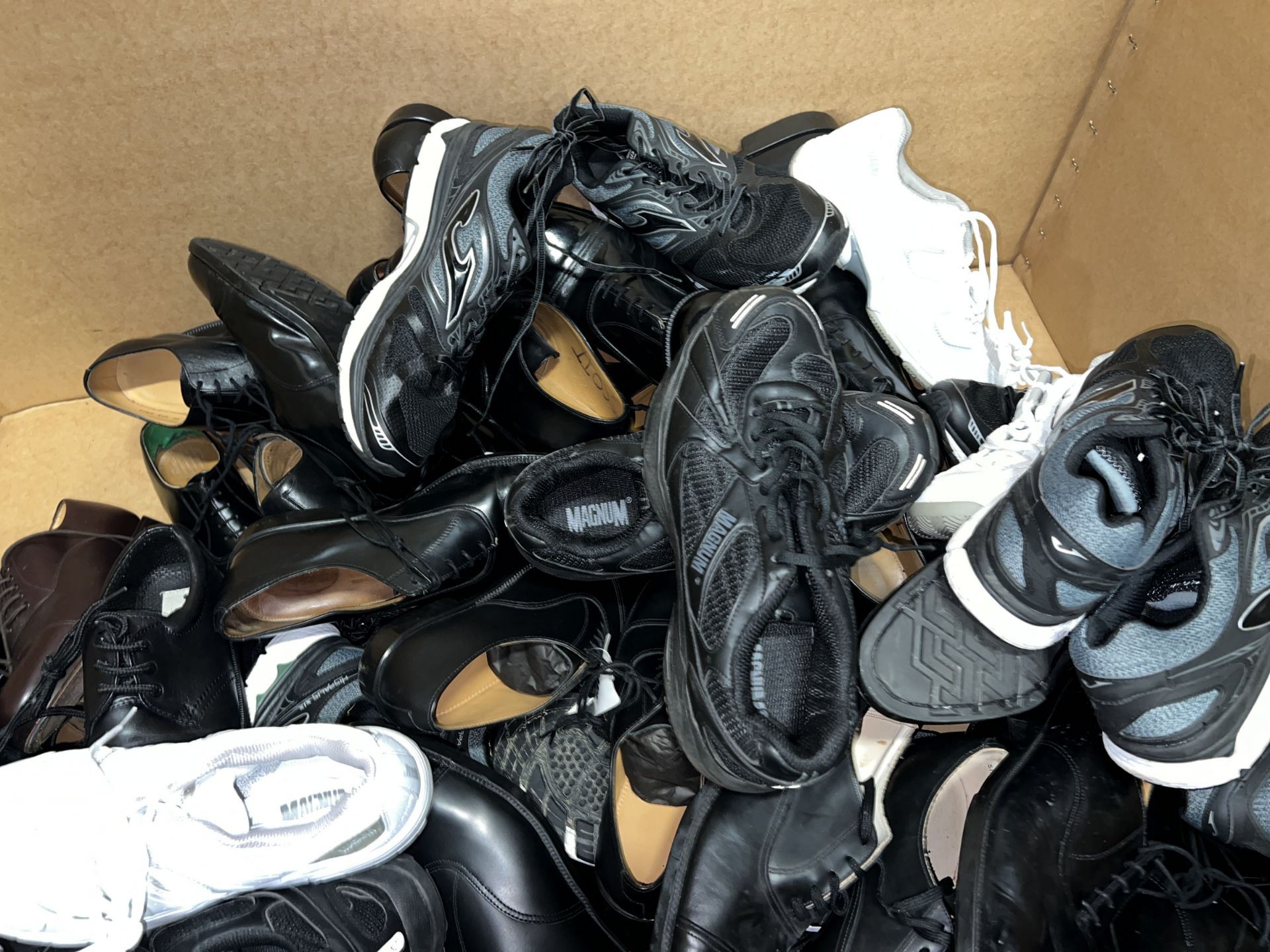 Various shoes & trainers - mixed sizes - approx. 38 pairs - Image 2 of 17