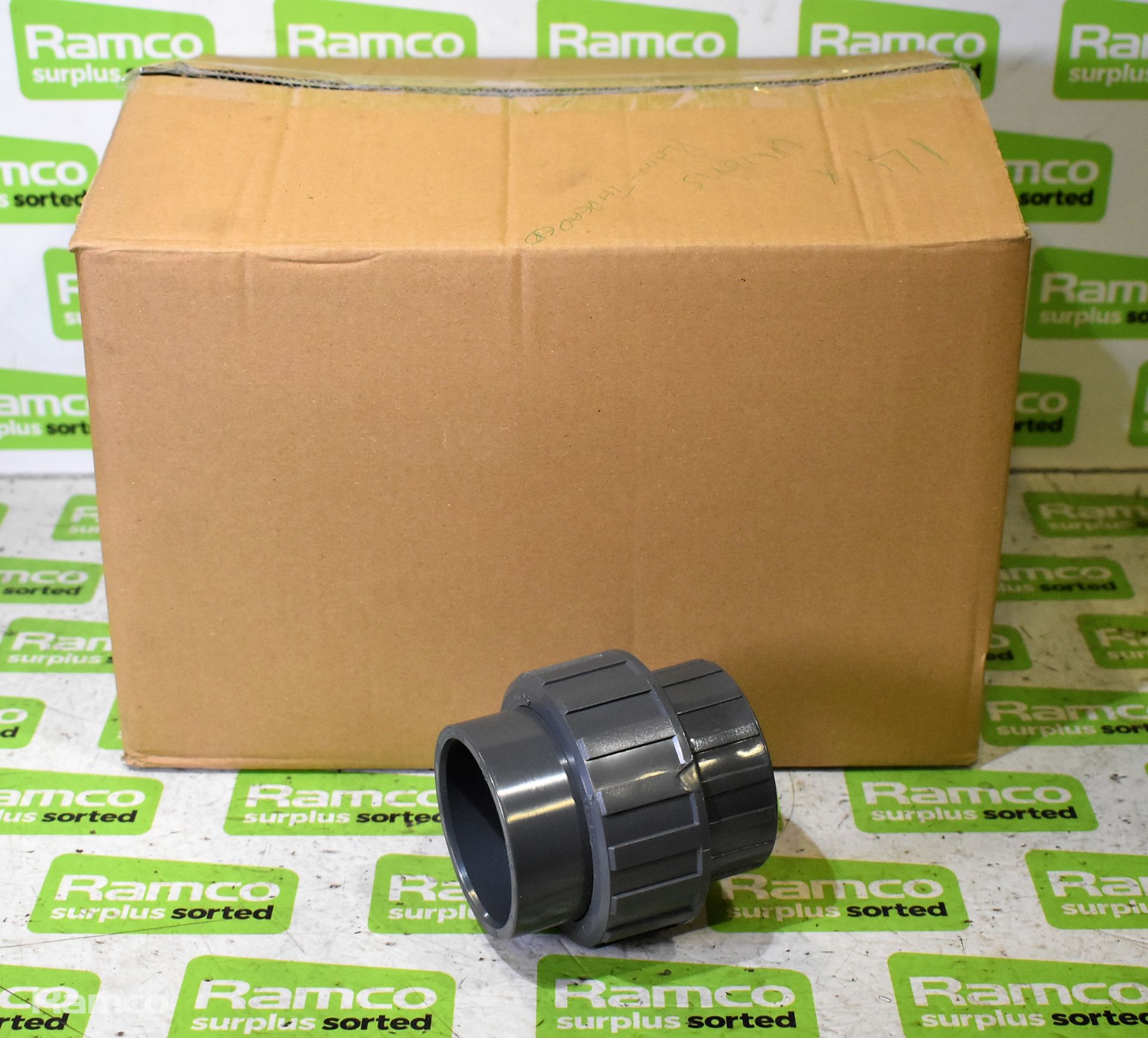 9x boxes of 63mm PVC tees couplings and 90° bends - Image 3 of 13