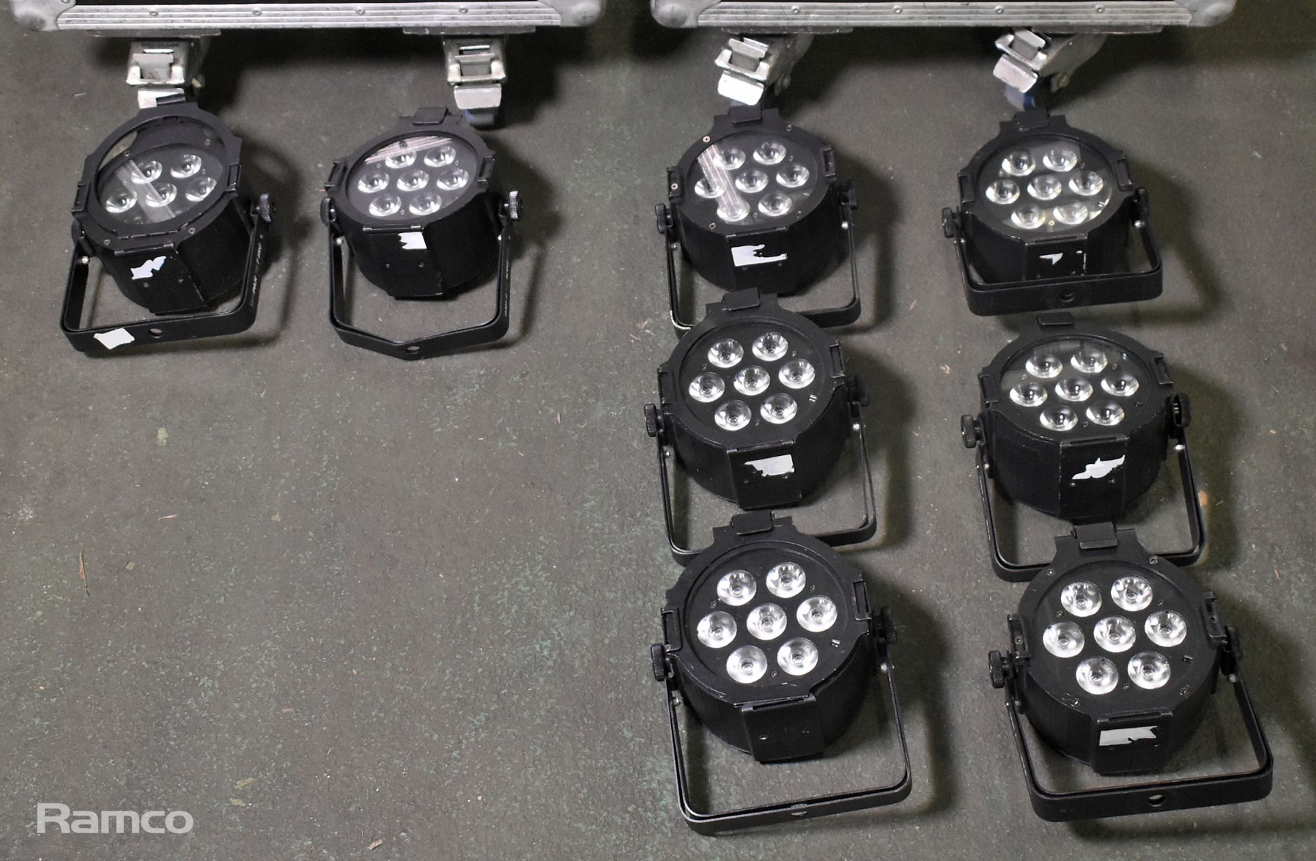 8x Chauvet LED SlimPar Tri7 IRC over 2 flight cases with power cables - Image 4 of 13