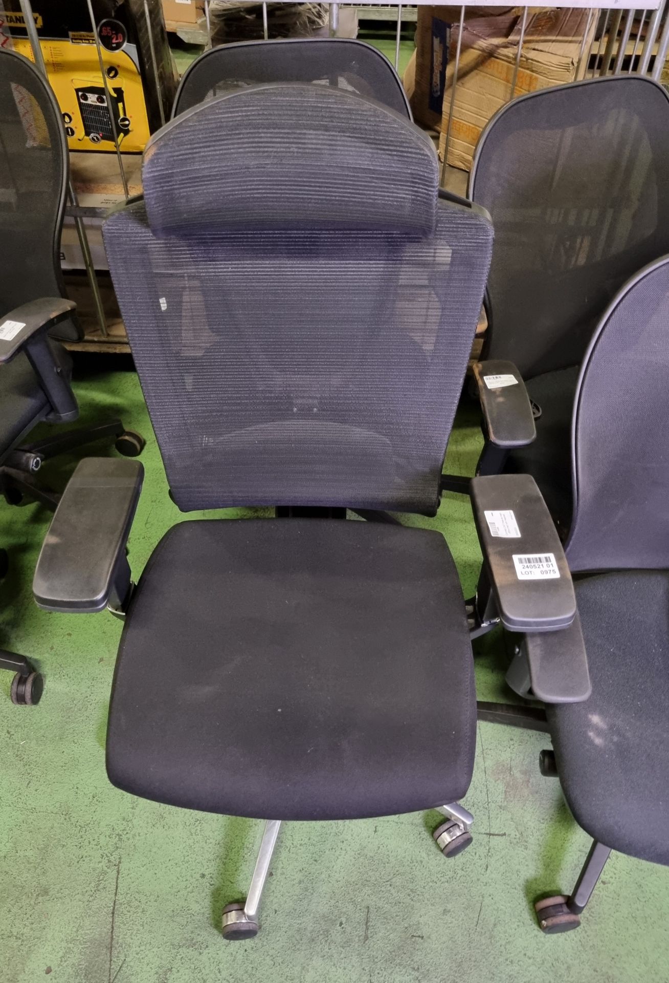 Various mesh back office chairs - details in description - Image 2 of 5