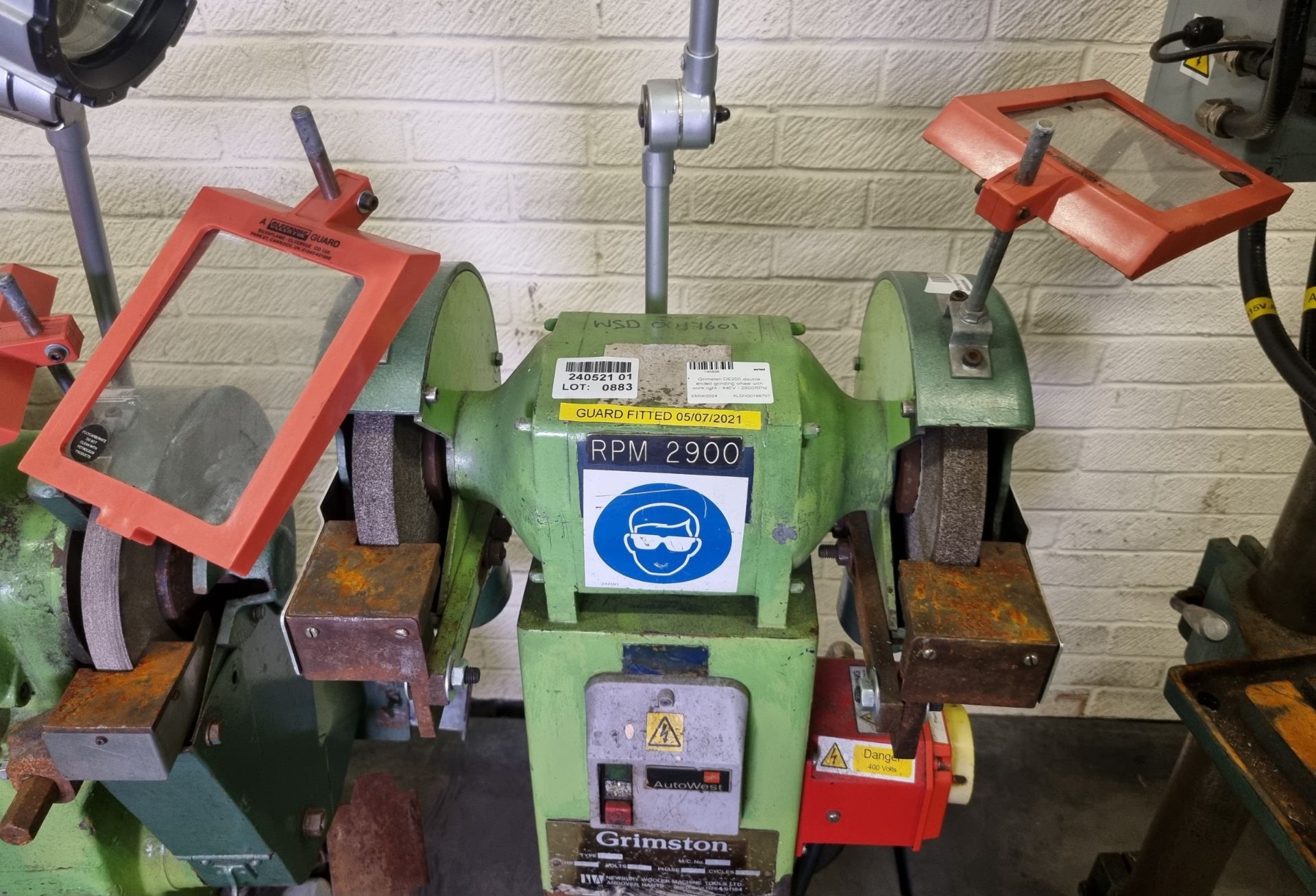 Grimston DE200 double ended grinding wheel with work light - 440V - 2900RPM - Image 3 of 8