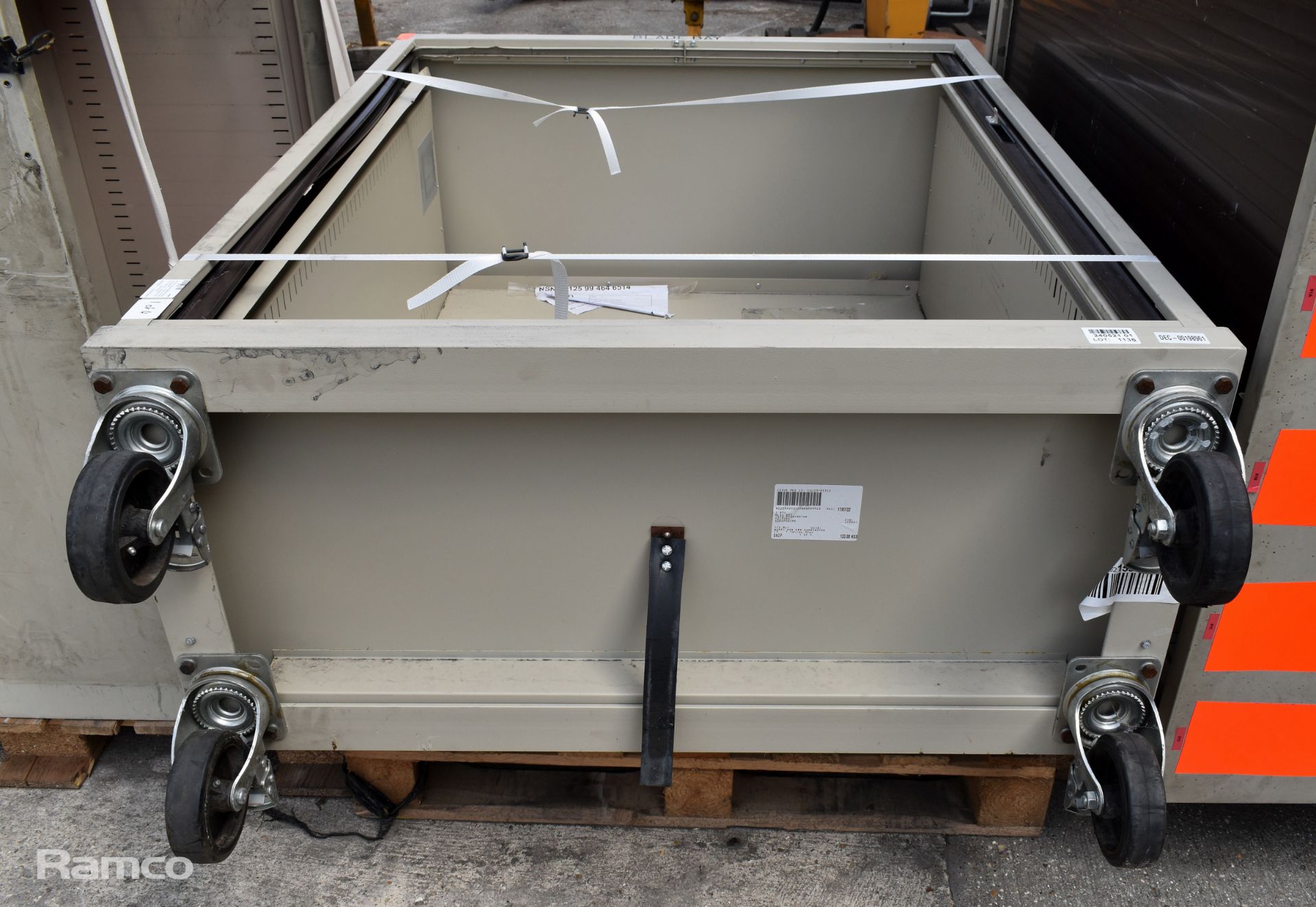 4x Elite mobile maintenance tool cabinet - L 1250 x W 550 x H 1650mm - SPARES OR REPAIRS - Image 2 of 9