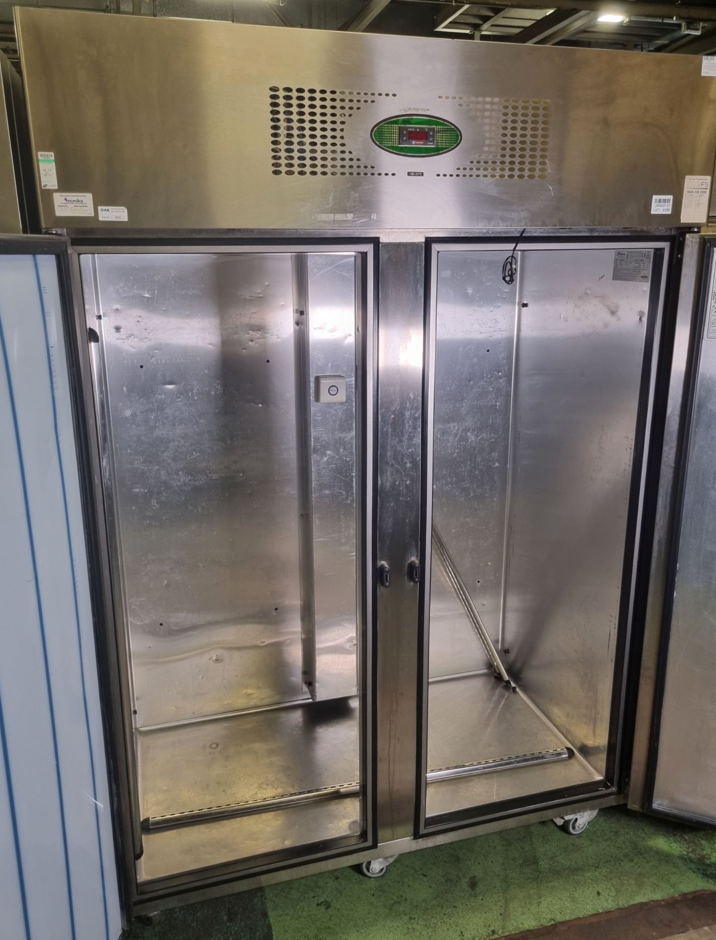 Foster EPROG1350L stainless steel double door upright freezer - W 1440 x D 810 x H 2060mm - Image 3 of 6