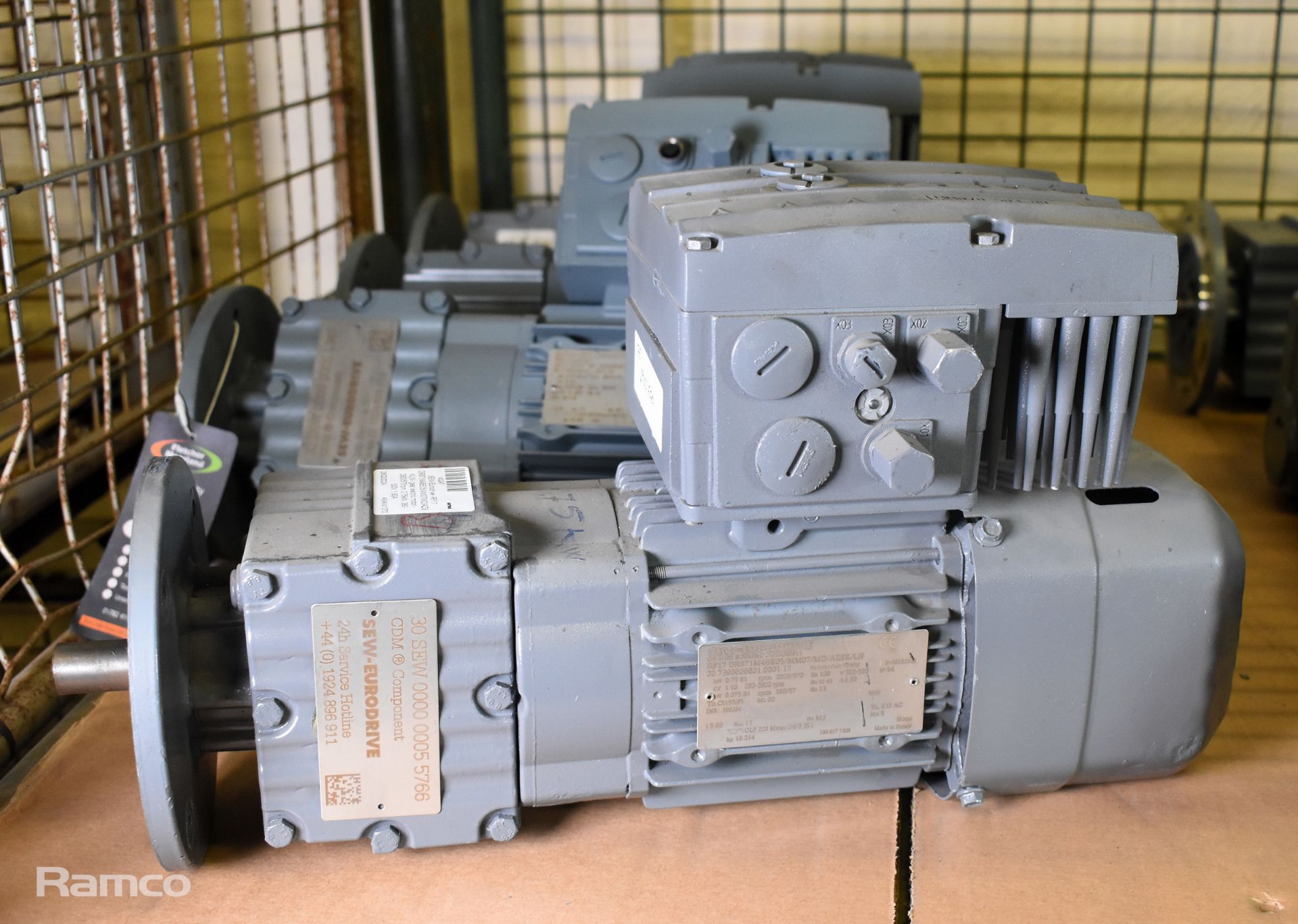 4x SEW-Eurodrive - RF17 DRS71M4BE05/MM07/MO/AZSK/LN electric gear motors - 2900/570rpm, 0.75kW - Image 6 of 6