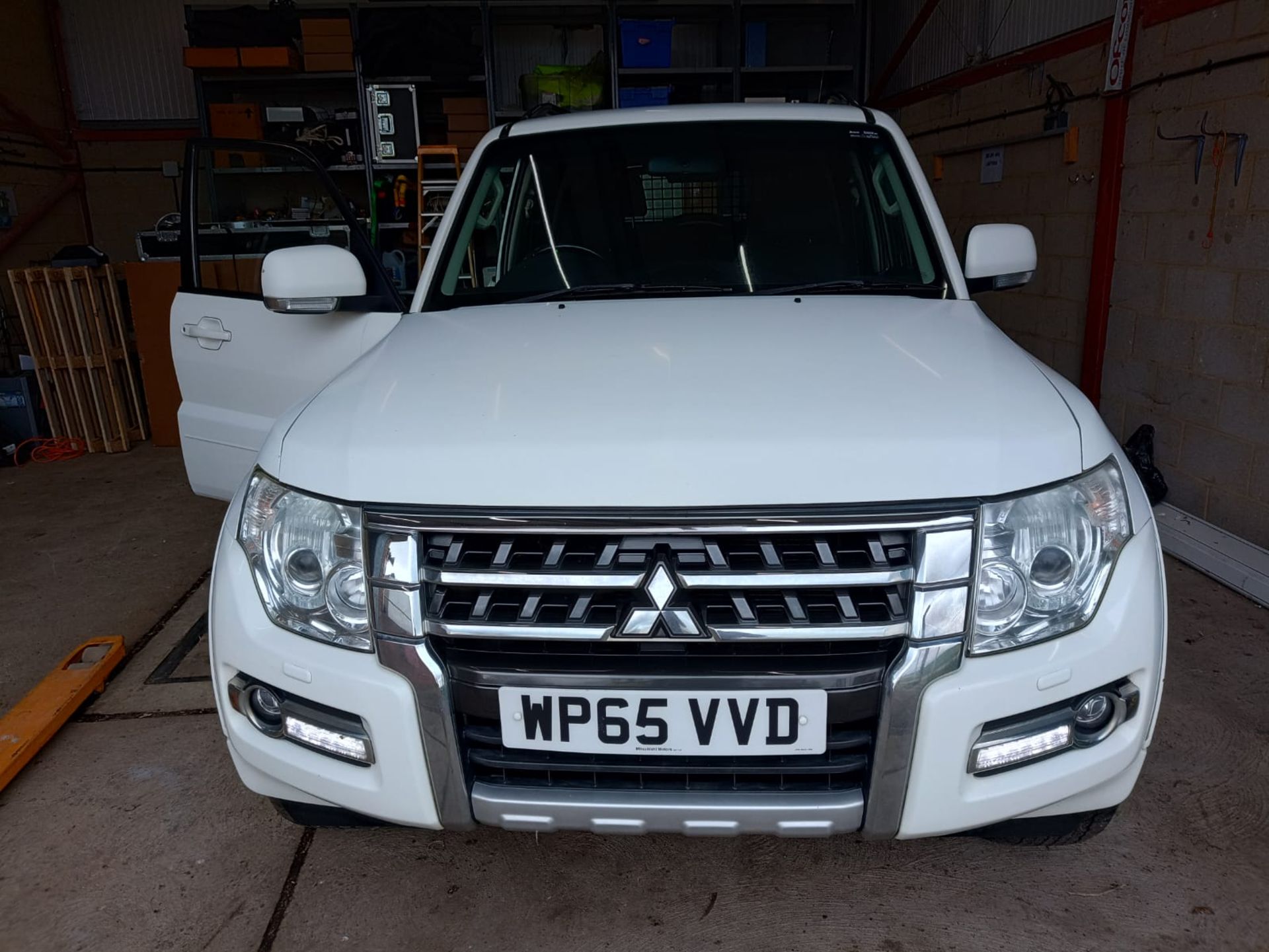 Mitsubishi Shogun SG2 DI-D LWB auto – 129019 miles – WP65 VVD (2015) – MOT until June 24 - Image 5 of 26