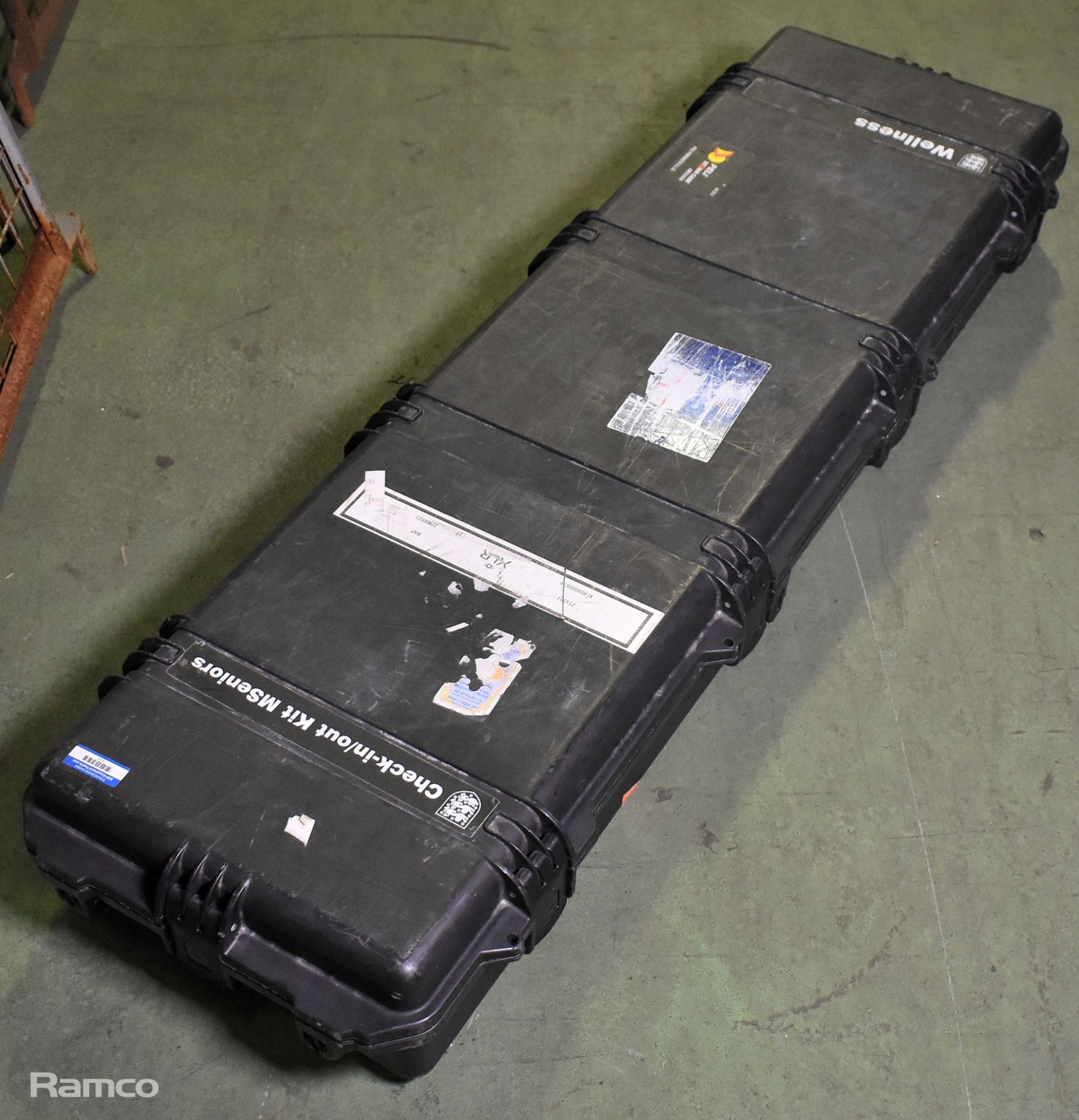 Storage units - 12x black plastic storage bin, banner display case, Peli flat shipping case - Image 7 of 11