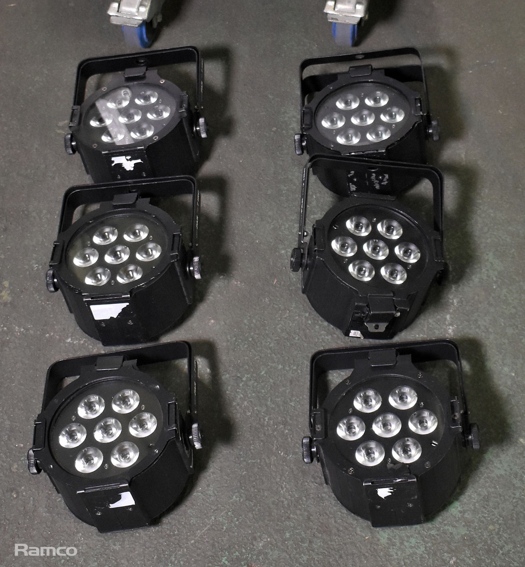 6x Chauvet LED SlimPar Tri7 IRC in flight case with power cables - Image 3 of 11