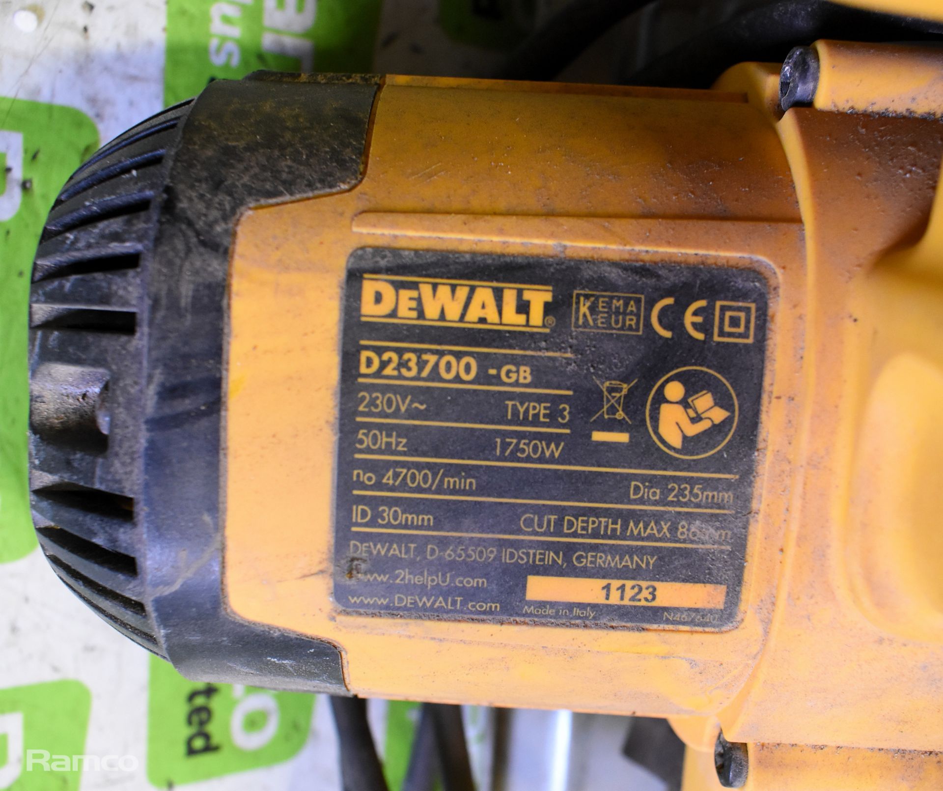Electrical tools - Dewalt router with case, large circular saw, cordless 18V circular saw - Image 5 of 22
