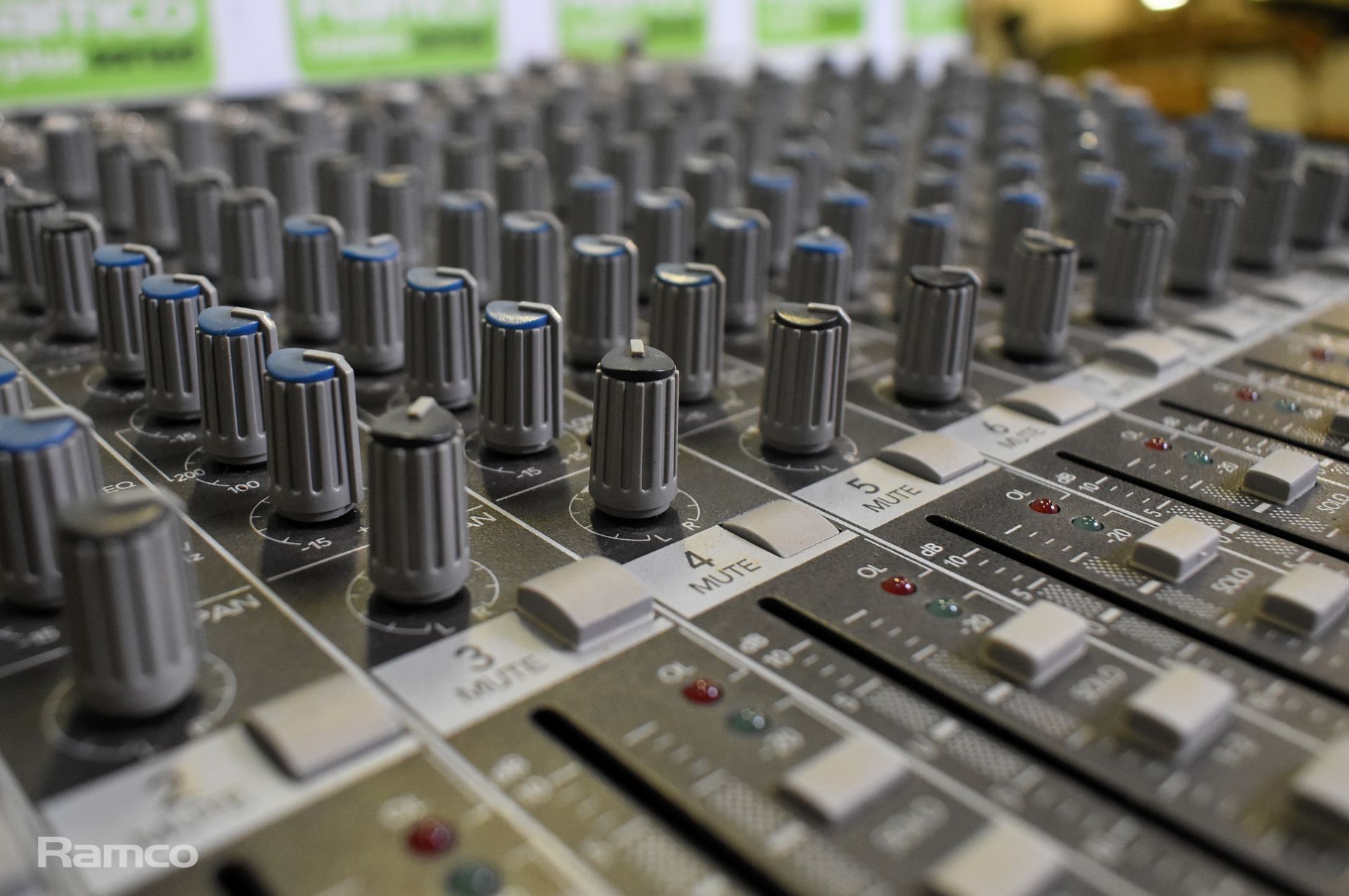 Mackie 1642-VLZ Pro 16 channel mic/line mixer with premium XDR mic preamplifiers - Image 3 of 7