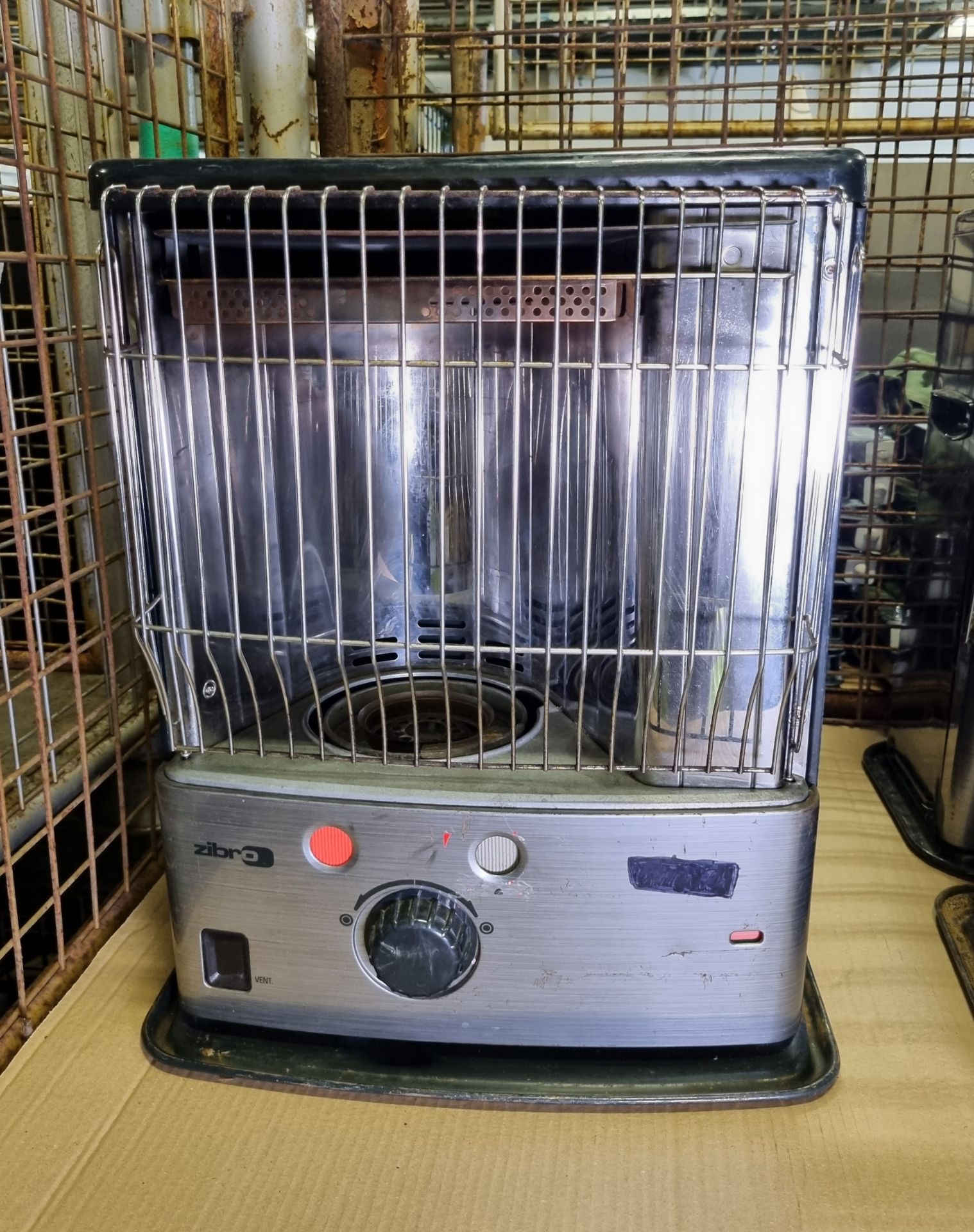 Various paraffin heaters - full details in description - Image 3 of 6