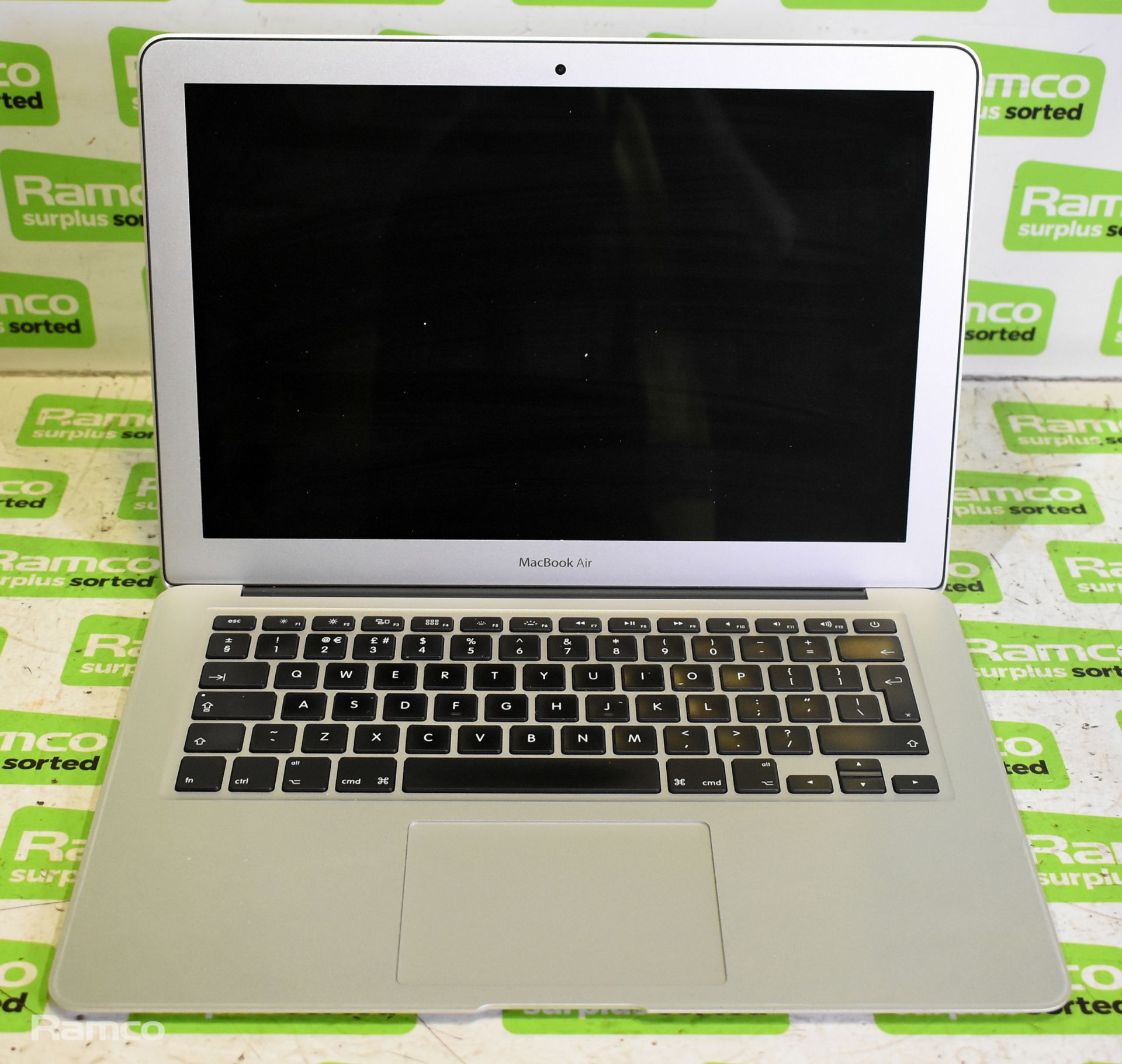 3x Apple Macbook Airs - 13 inch - A1466 - 2013 - see description - Image 2 of 10