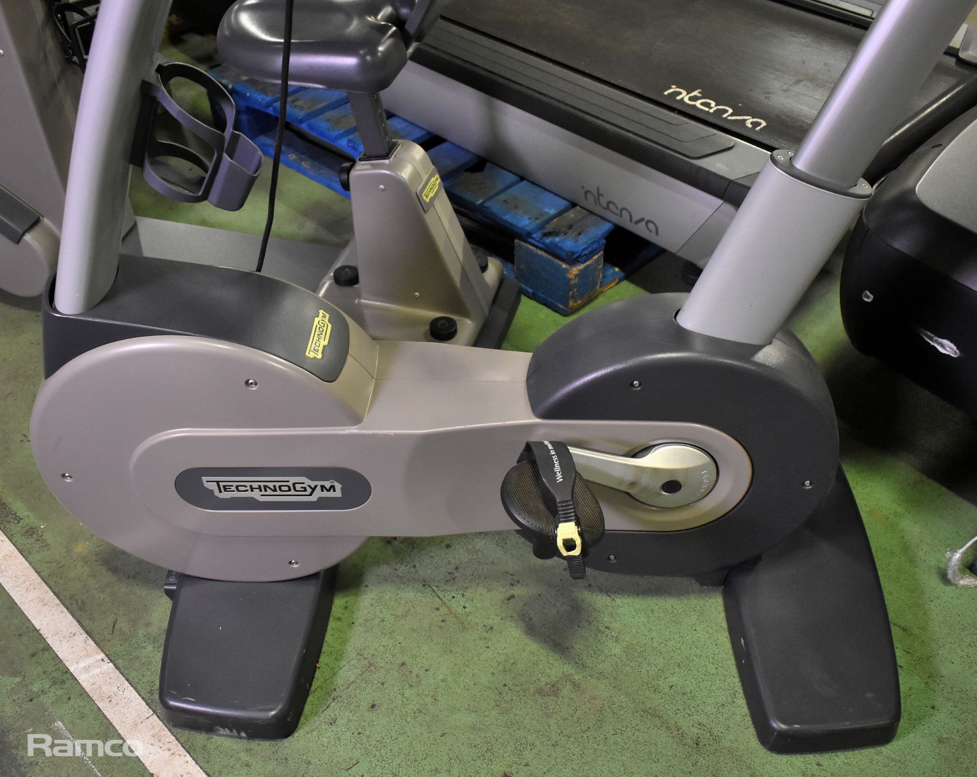 TechnoGym static exercise bike - W 550 x D 1210 x H 1380mm - Image 2 of 7