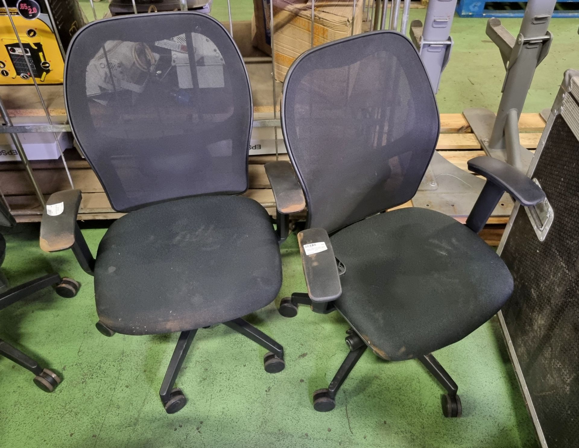 Various mesh back office chairs - details in description - Image 4 of 5