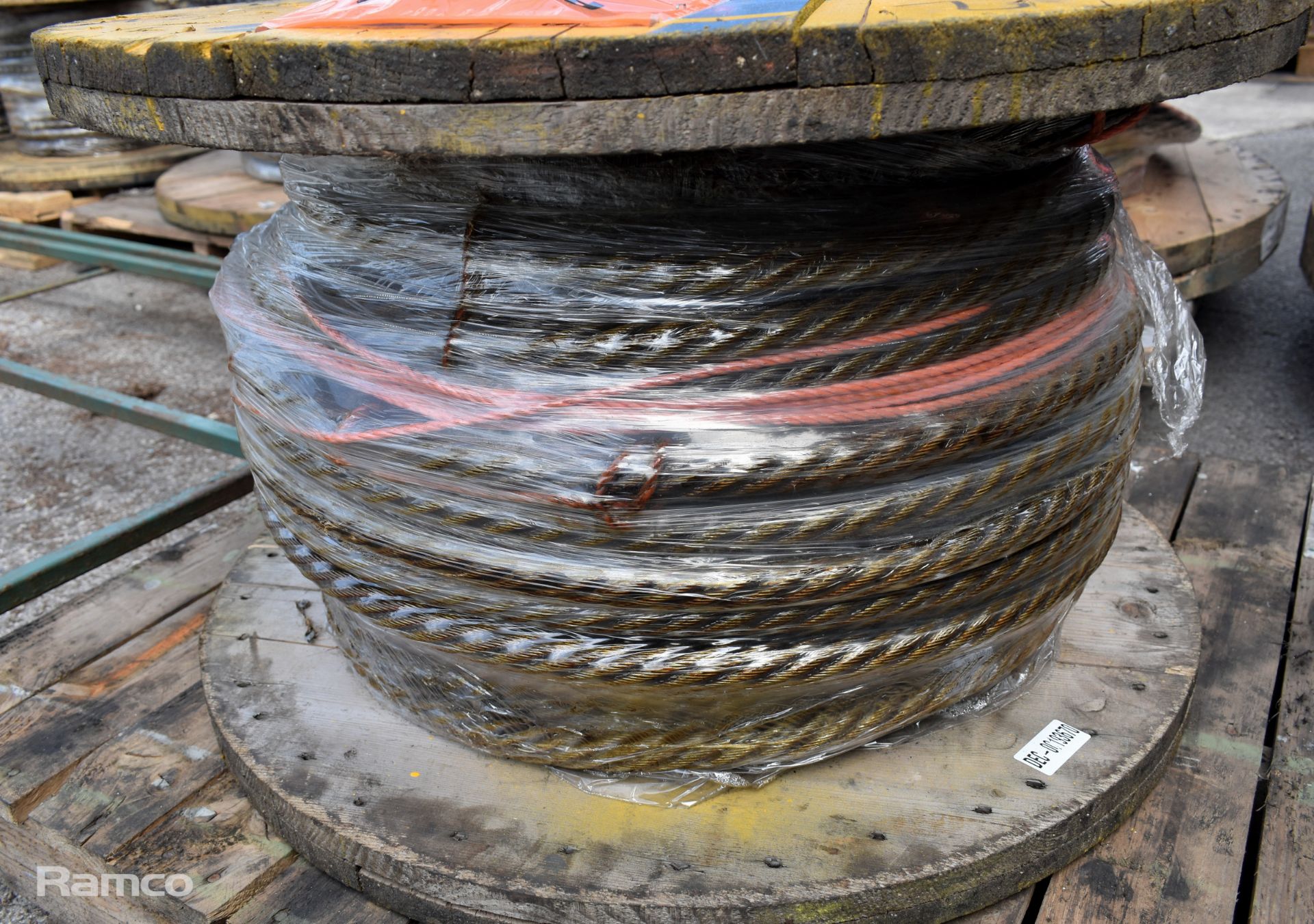 24mm 6 strand galvanised steel wire rope reel - approx weight: 300kg - Image 2 of 3