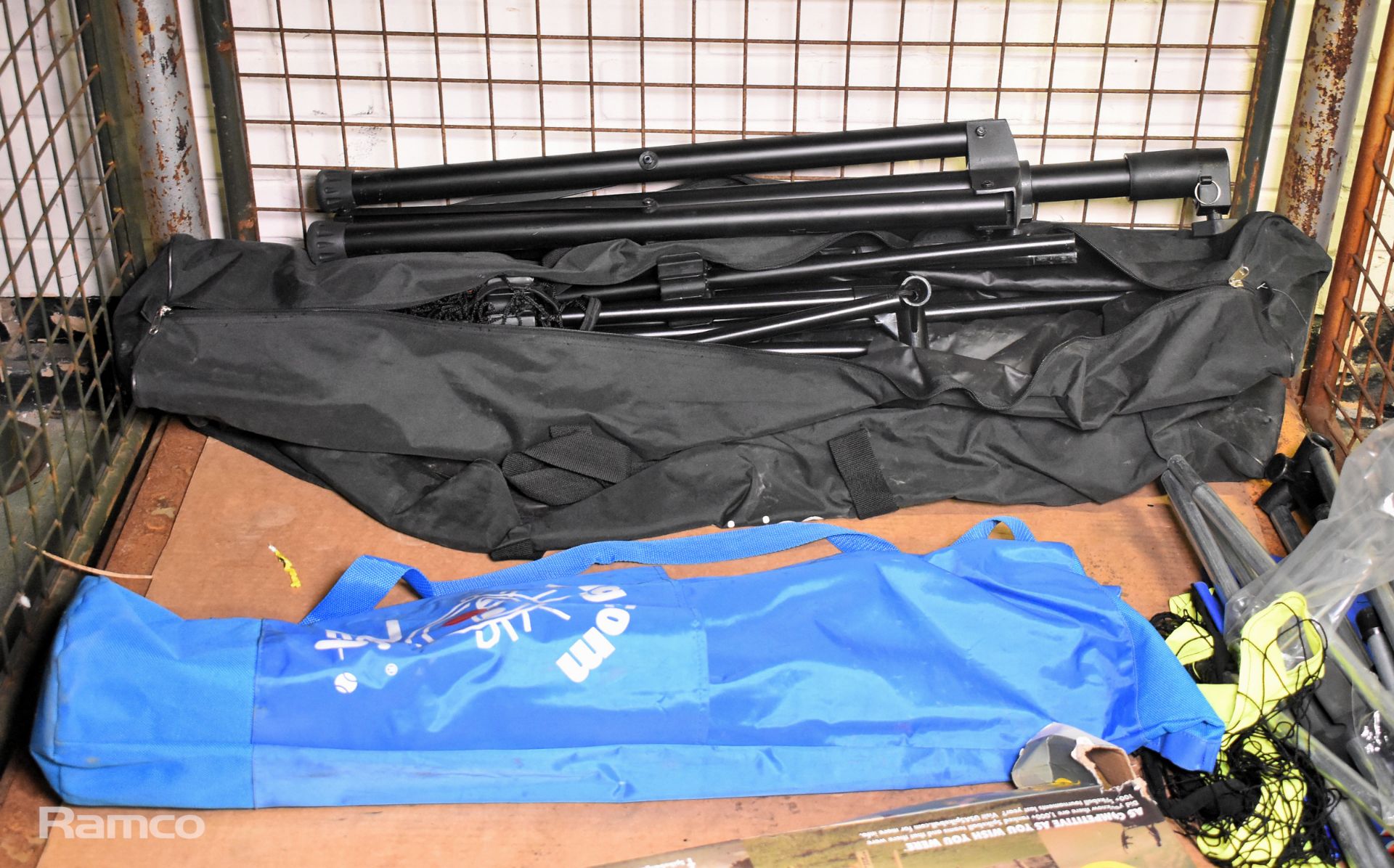 Sport equipment - badminton nets, beach volleyball net, croquet set, crazy cricket set, spikeball ga - Image 7 of 7