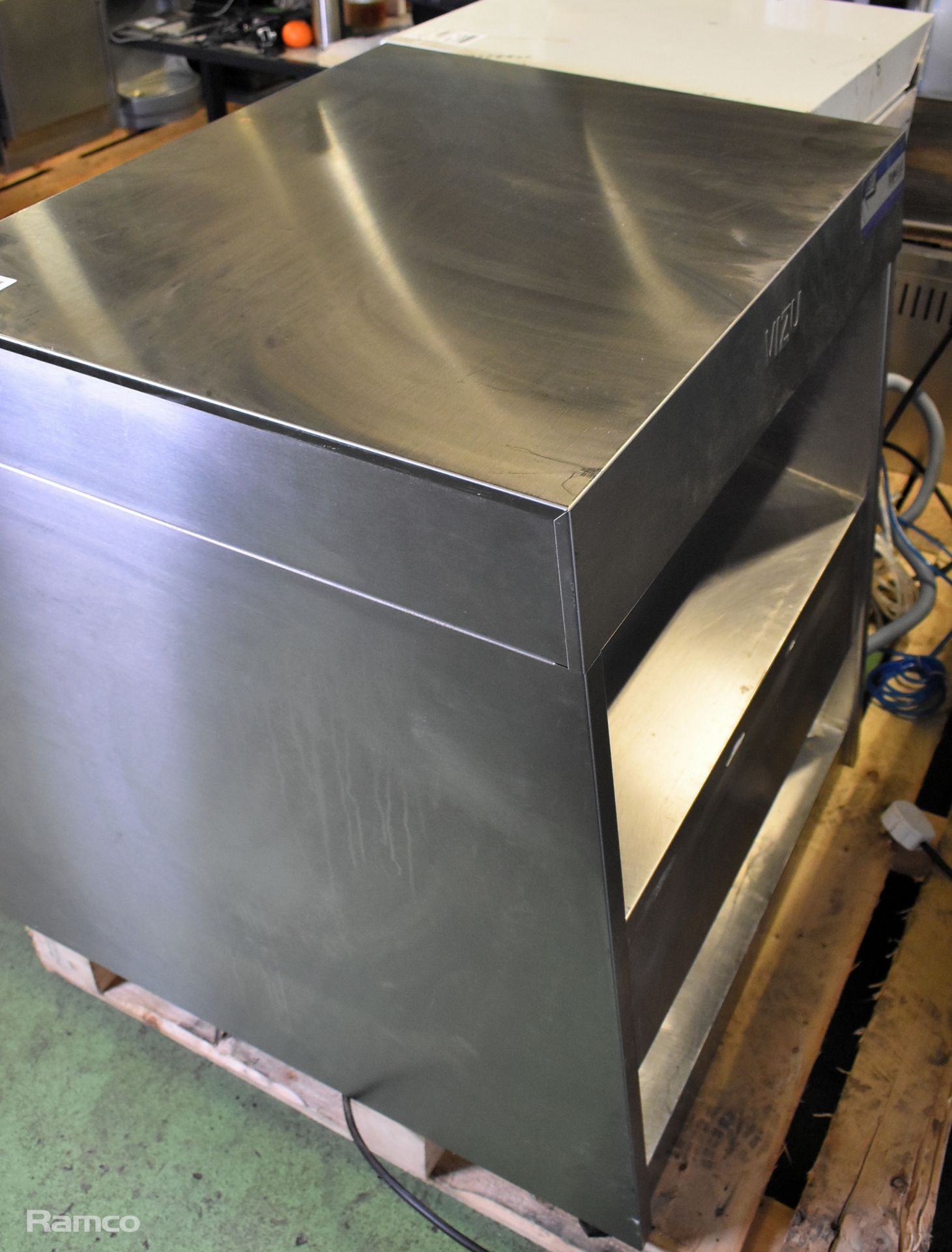 Stainless steel 2 tier heated food chute - W 700 x D 770 x H 780mm - Image 7 of 7