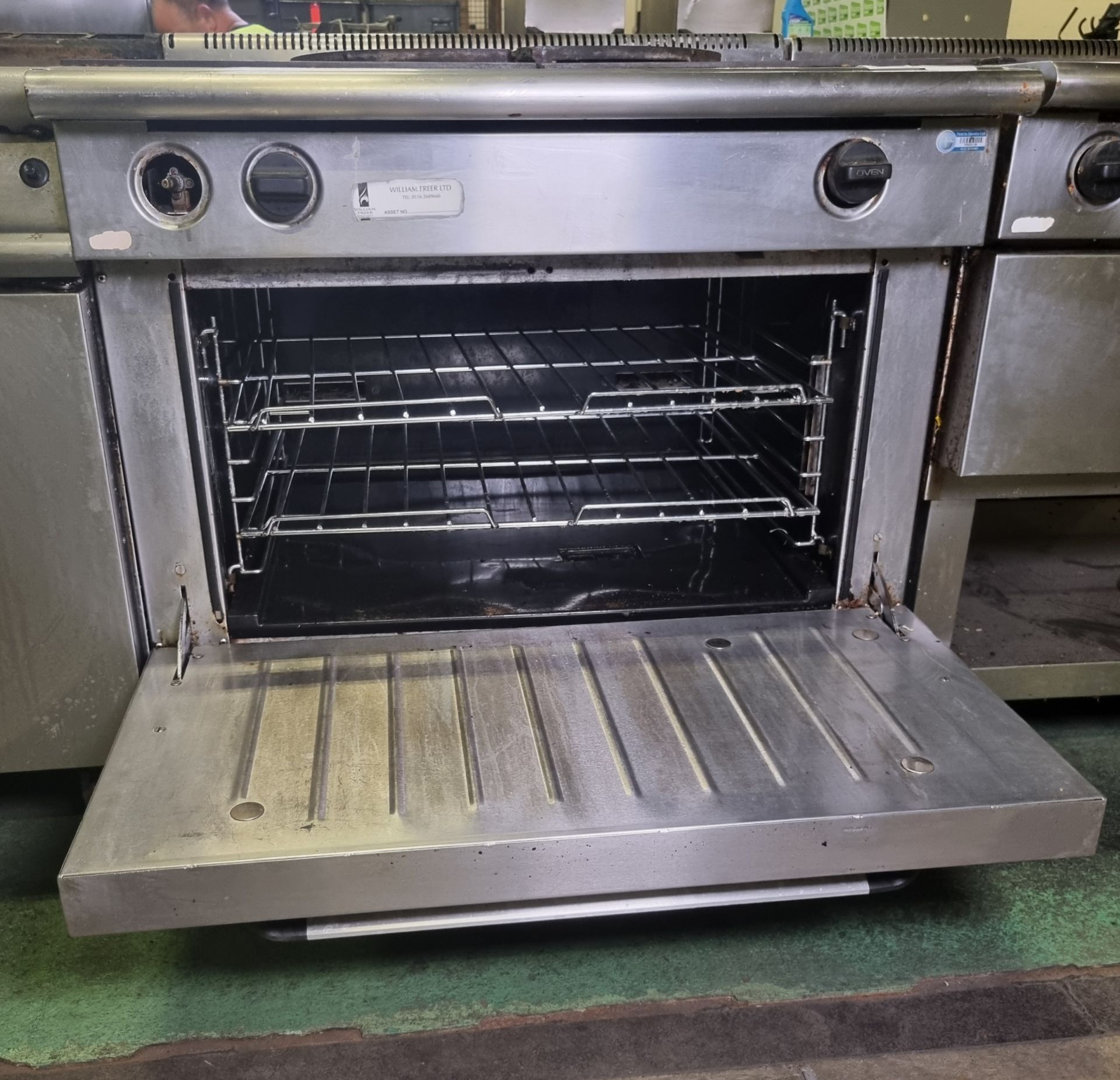 Commodore 2000 stainless steel solid top gas cooker range - damage to top - W 900 x D 900 x H 950mm - Image 6 of 6