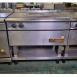 Commodore 2000 stainless steel solid top gas cooker - damage to top - W 900 x D 900 x H 950mm