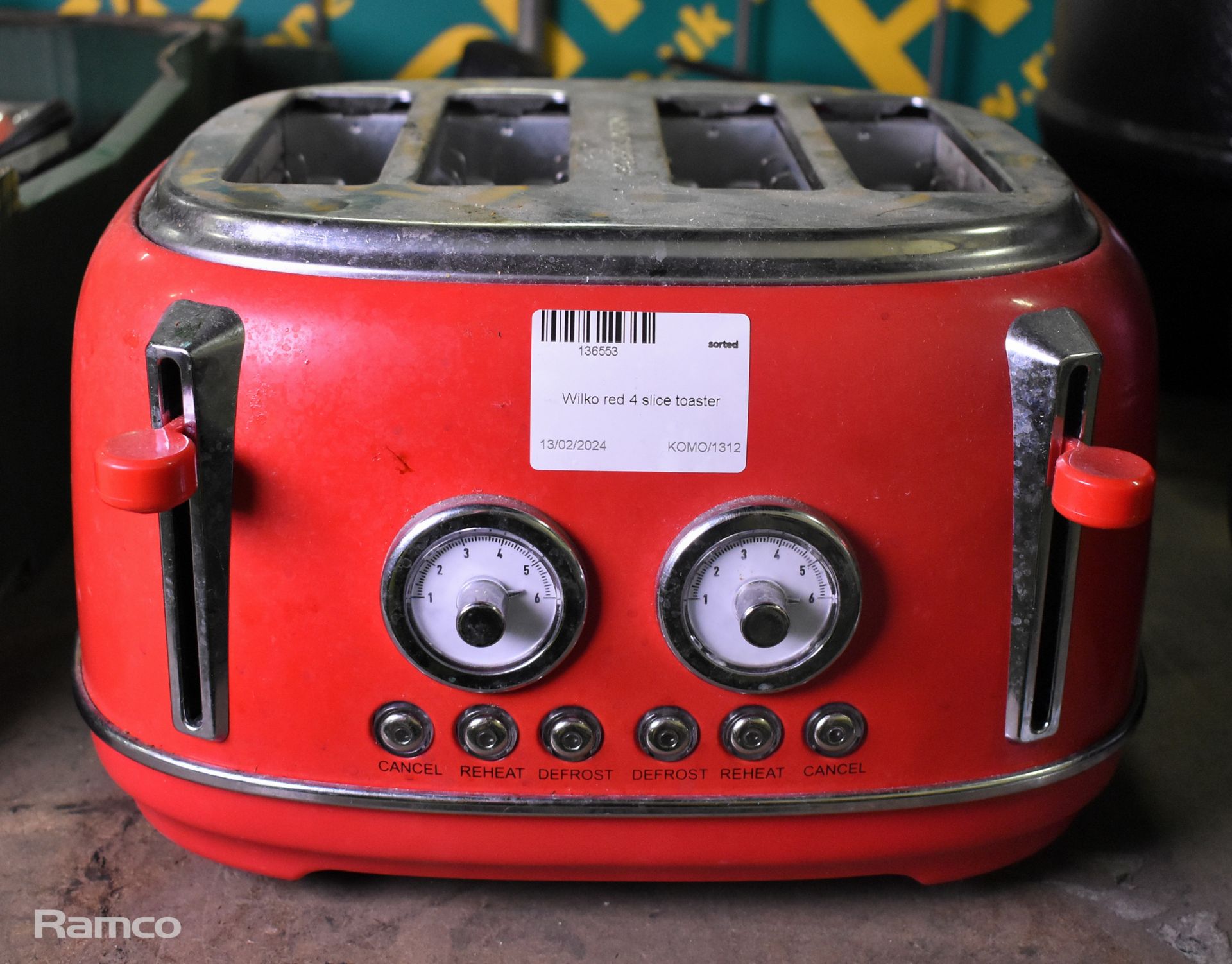 Wilko red 4 slice toaster, 2x Buffalo L715 10L soup kettles, Geepas GWM36503UK 4 slice waffle maker - Image 6 of 8