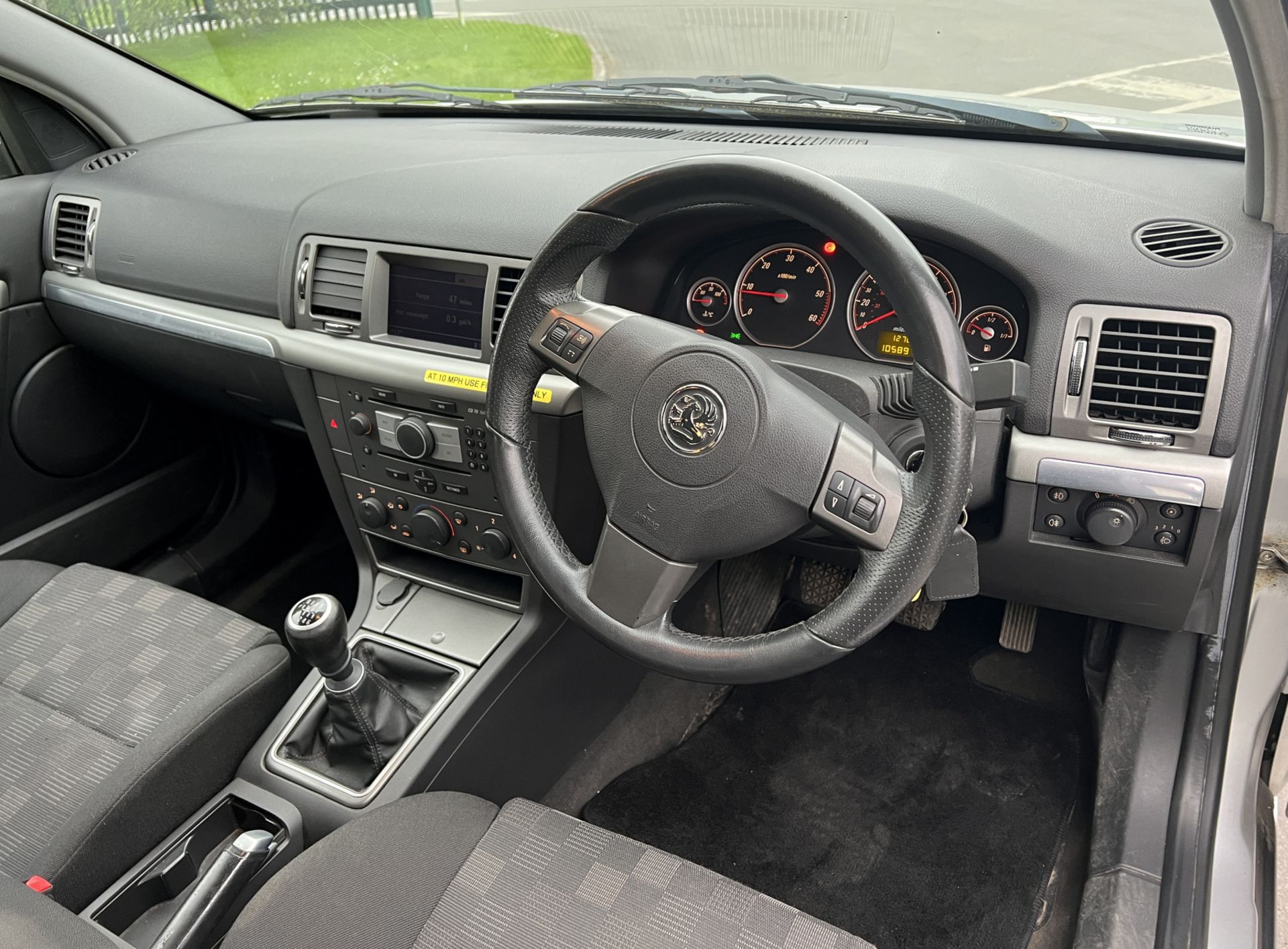 Vauxhall Vectra 1.9 CDTI SRI (SG07 BZW) - MOT expiry: 28/10/2024 - mileage: 105,897 - Image 10 of 29