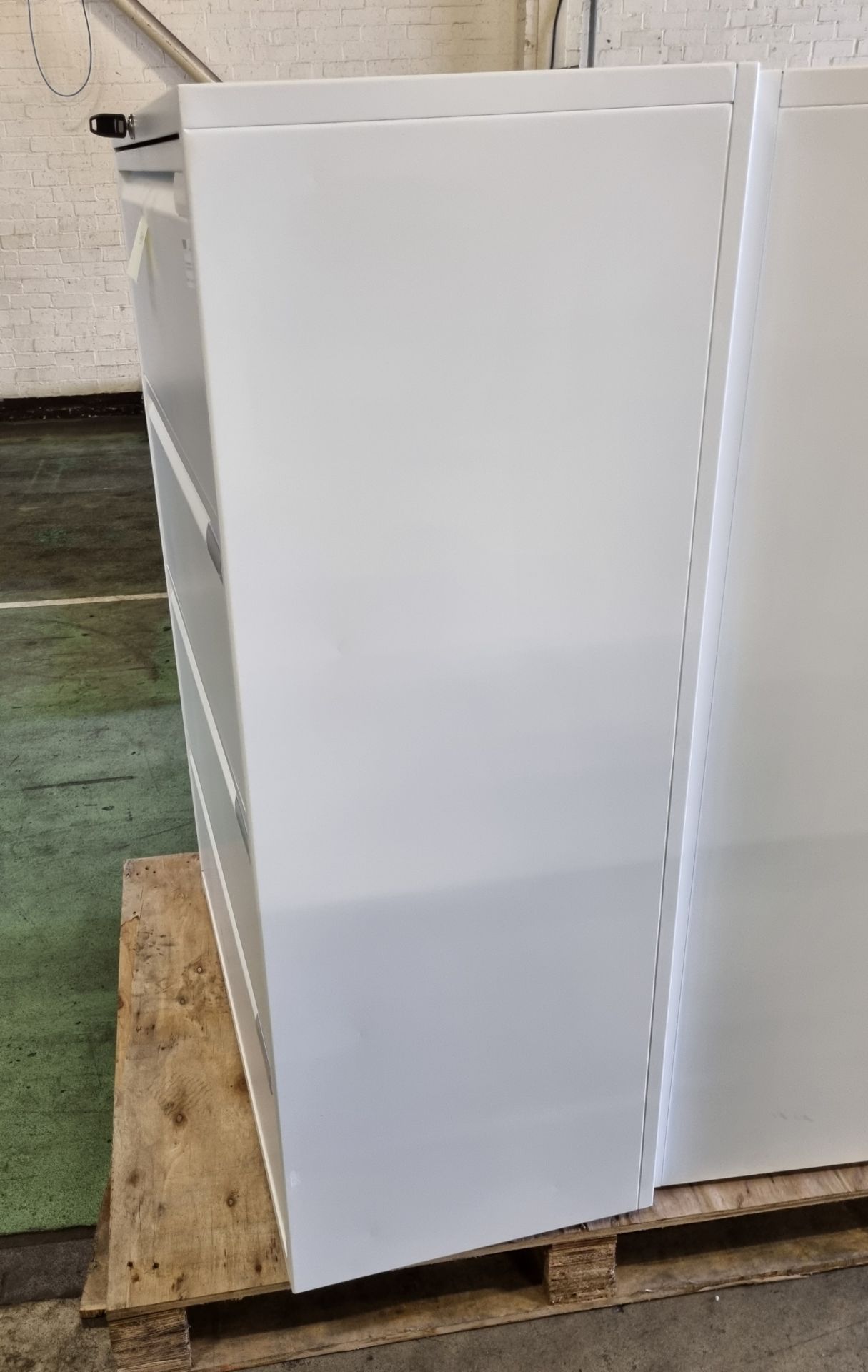 4 drawer filing cabinet - W 900 x D 480 x H 1300mm - Image 2 of 3