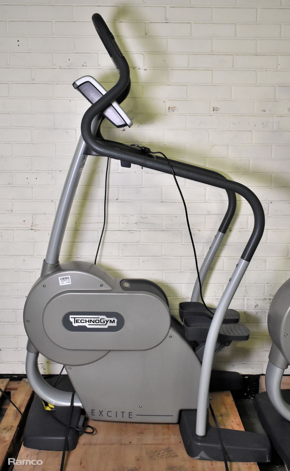 Technogym Excite Step Excite 700 SP stepper machine - W 790 x D 1110 x H 1835mm