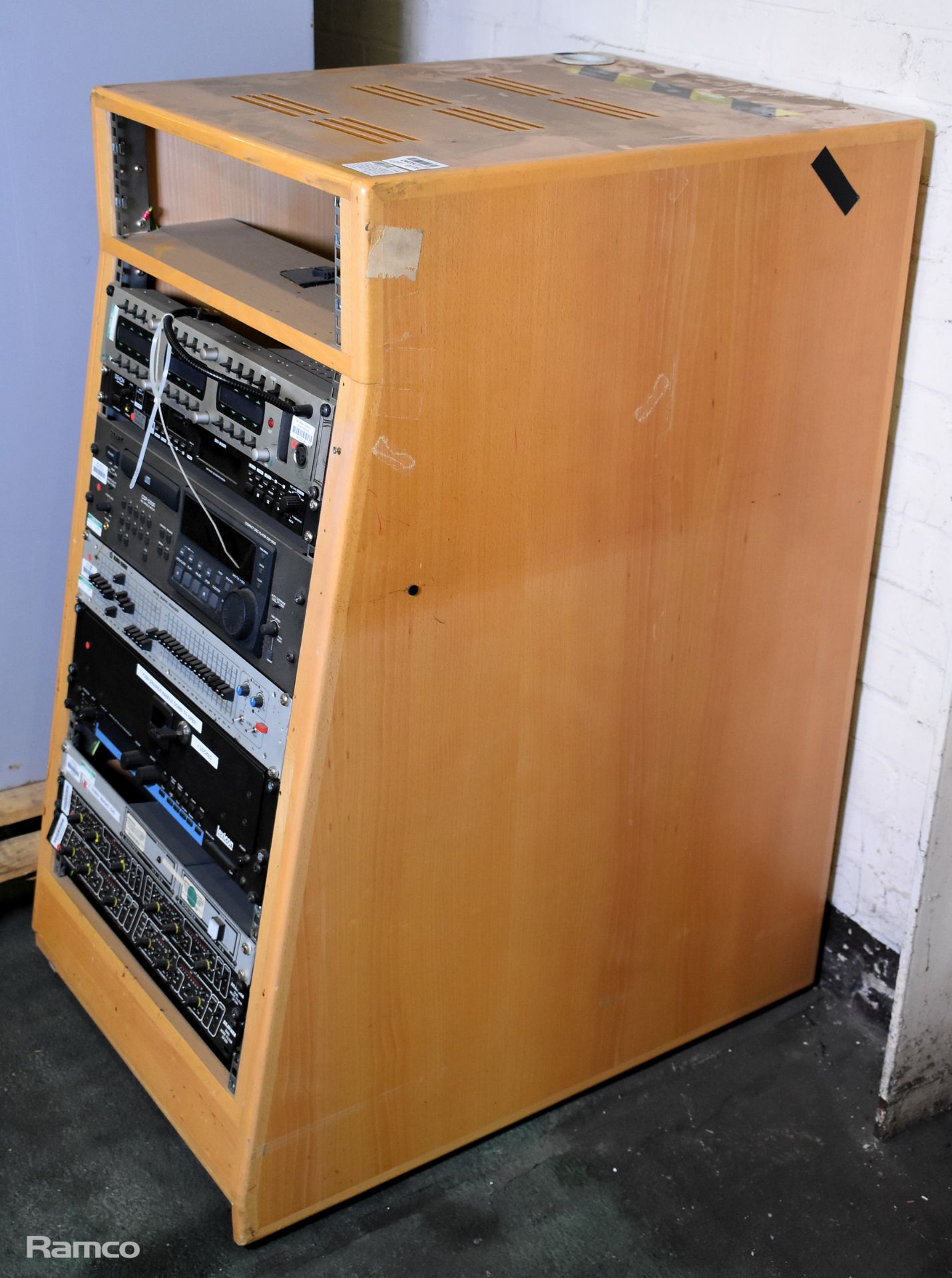 Wooden 19 inch rack cabinet with Sony CDP-D500 CD player & more - see desc. - Bild 4 aus 6