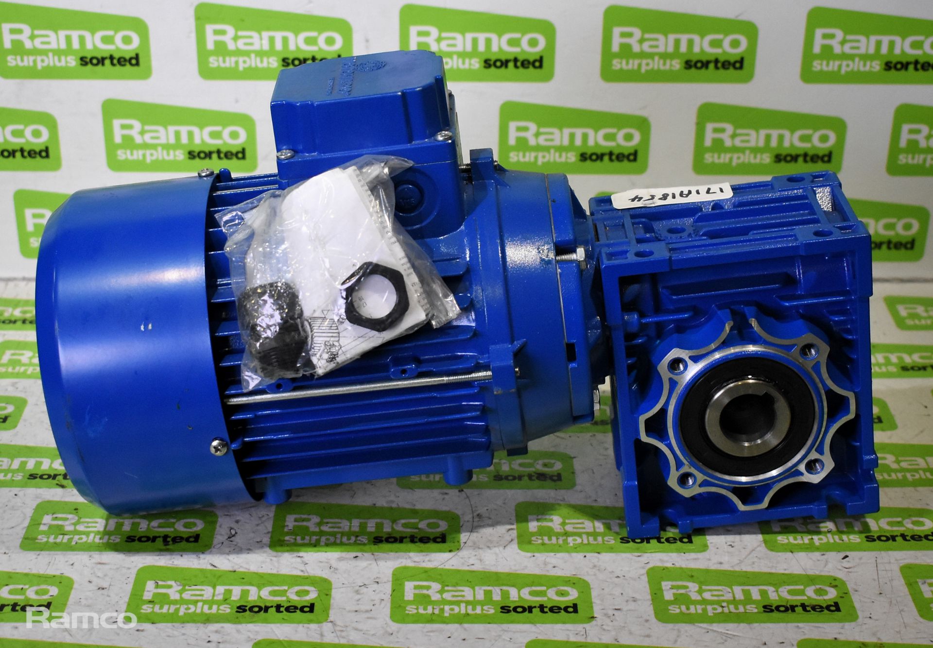 Motovario TH80A4 3 phase electric motor with Motovario NMRV 050 worm gearbox - Bild 5 aus 5