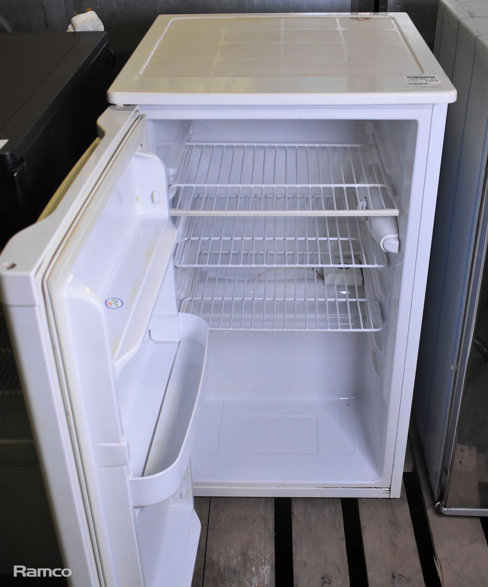 Beko LC 120 W single door under counter fridge - W 490 x D 540 x H 850mm - Image 2 of 4