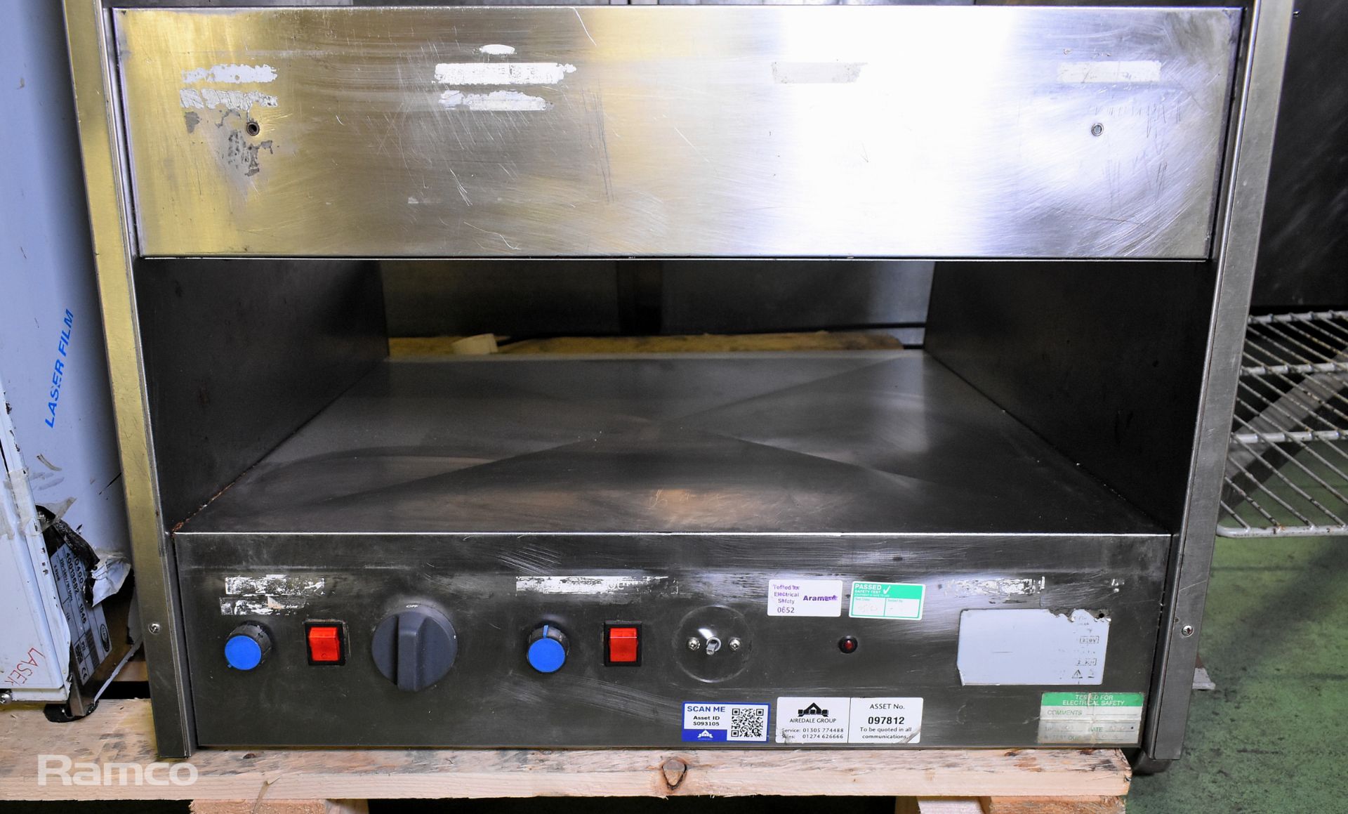 Stainless steel 2 tier heated food chute - W 700 x D 770 x H 780mm - Image 2 of 7