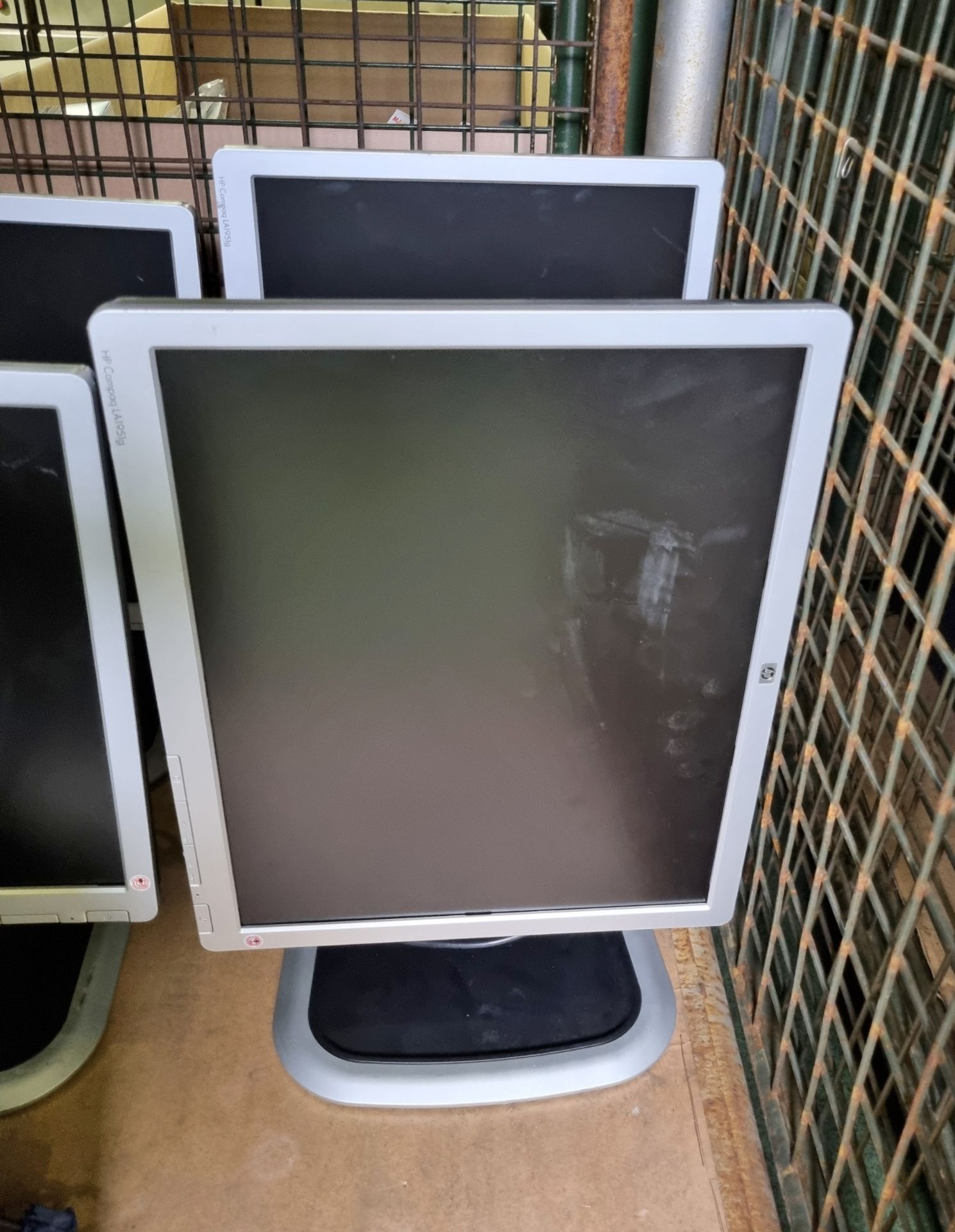 7x HP Compaq LA1951g PC 19 inch LCD monitors - Image 3 of 6