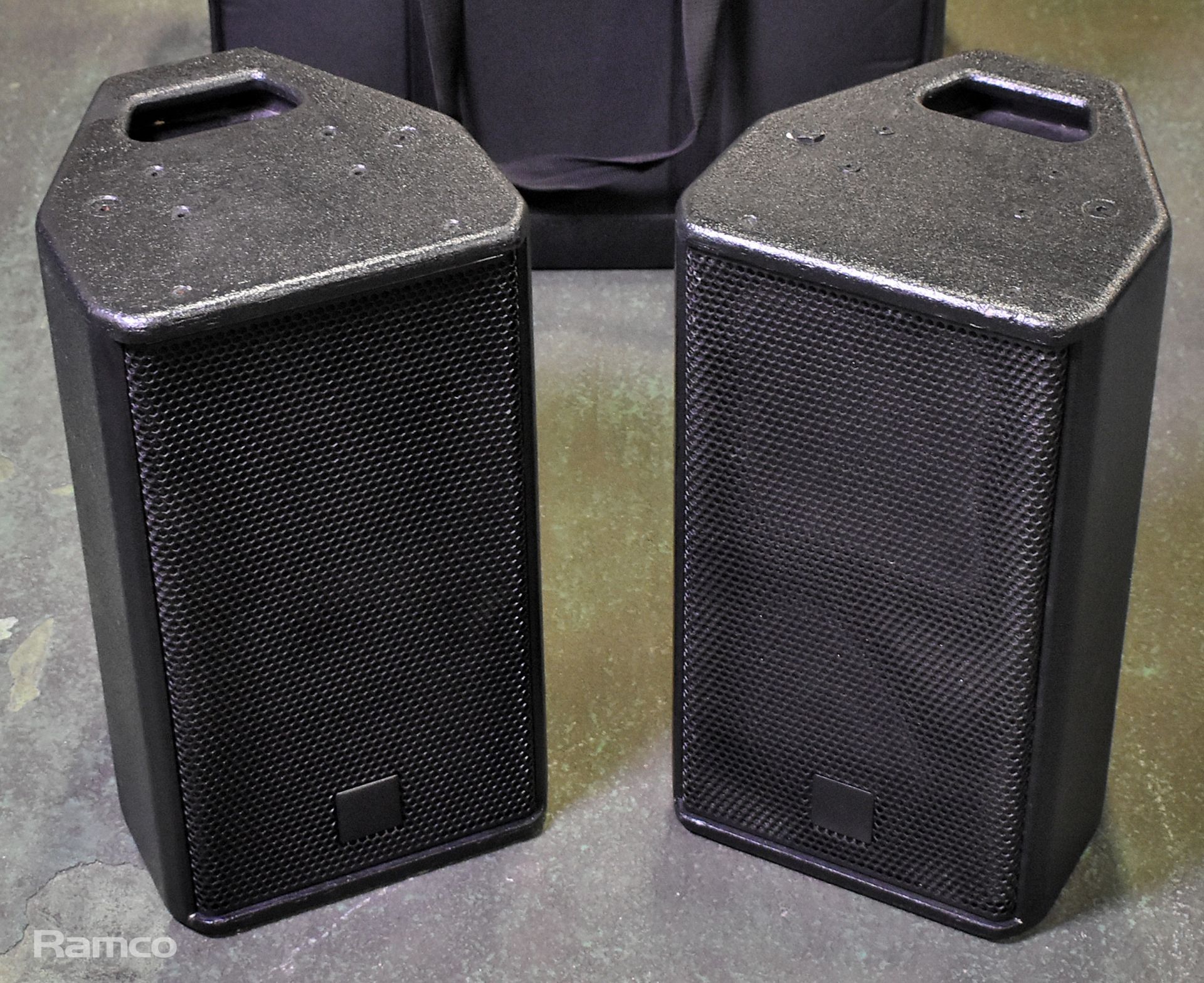 2x Logic LS8 loudspeakers - NL4 connection - recently painted with soft bag