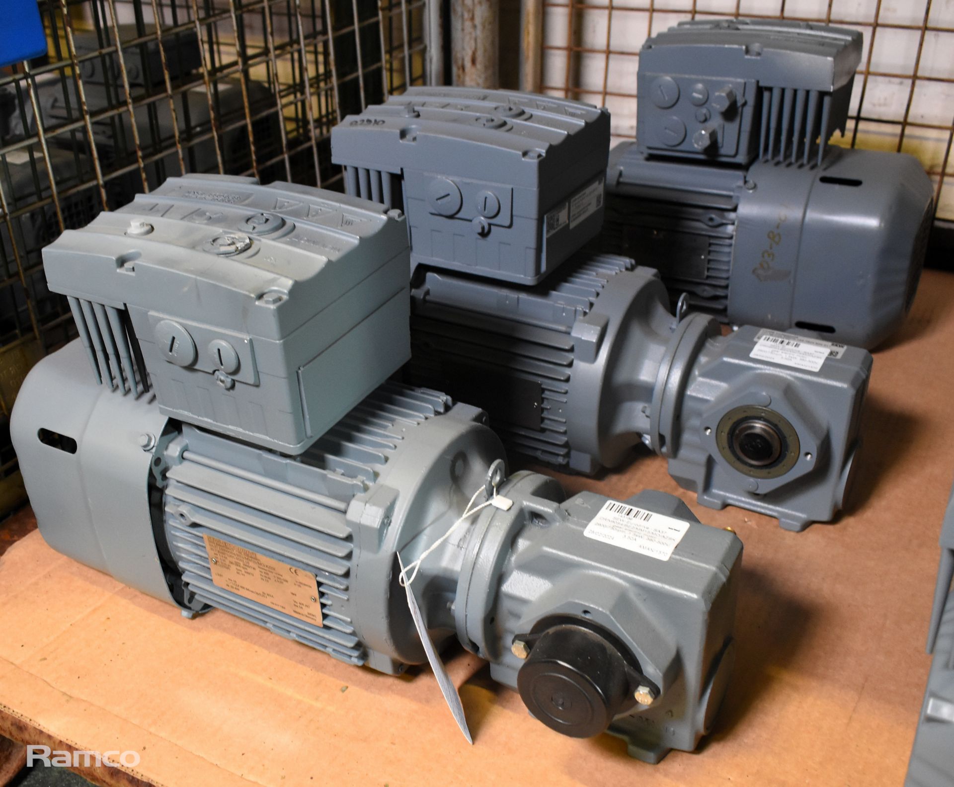 2x SEW-Eurodrive - SA37 DRN90S4/BE2/MM15/MO/AZSK electric gear motors - 2900/730rpm, 1.5kW, 380-500V - Image 2 of 5