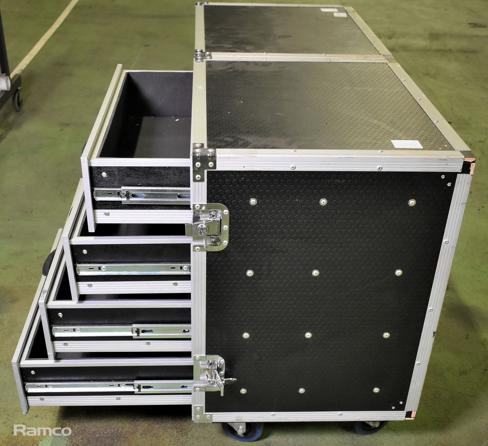 Wheeled flightcase with drawer system - 2 sections each with 4 drawers - L 1000 x W 610 x H 790mm - Image 3 of 6