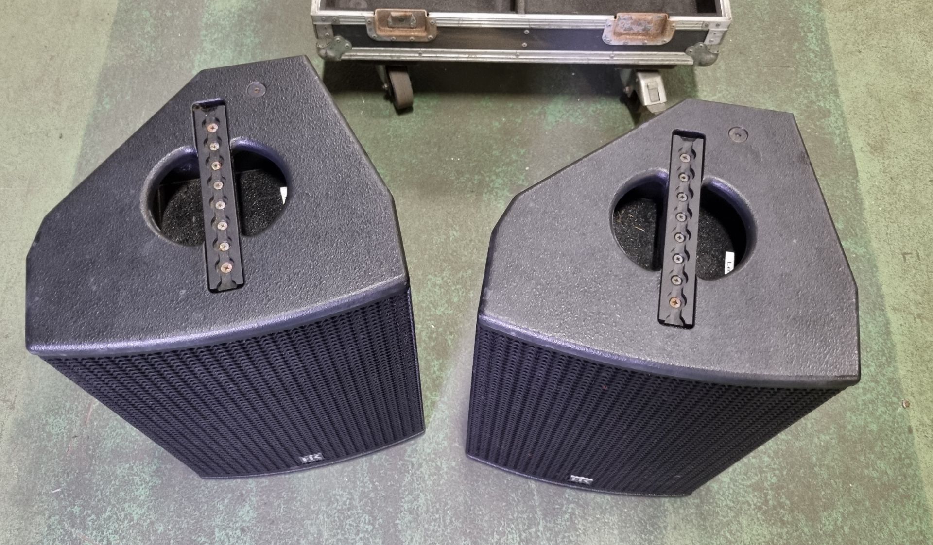 2x HK Contour Series CT 112 speakers in flight case - FOH & monitor speakers - Image 3 of 5