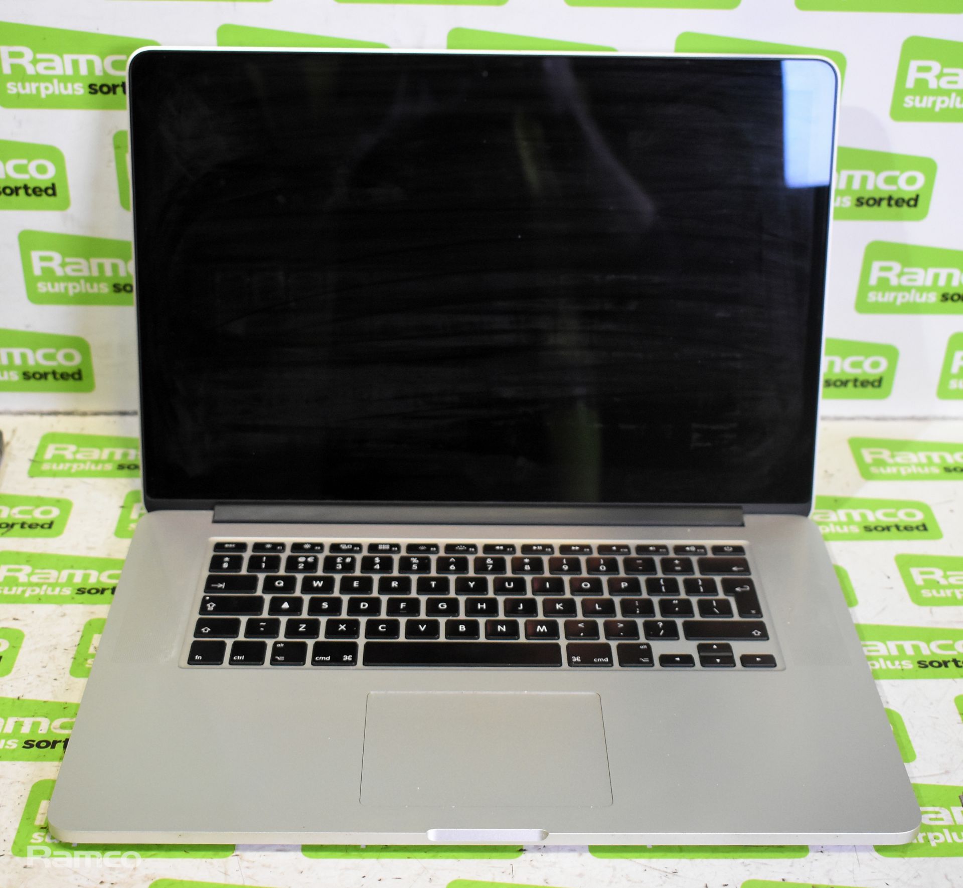 Apple Macbook Pro - 15 inch - A1990, Apple Macbook Pro - 15 inch - A1398 - 2014 - Image 2 of 7