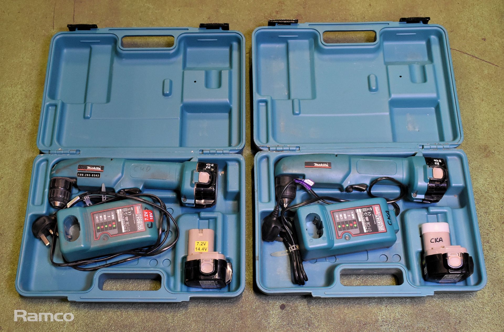 2x Makita DA312D 12V cordless 90 degrees angle drills with charger, 2 x batteries and case