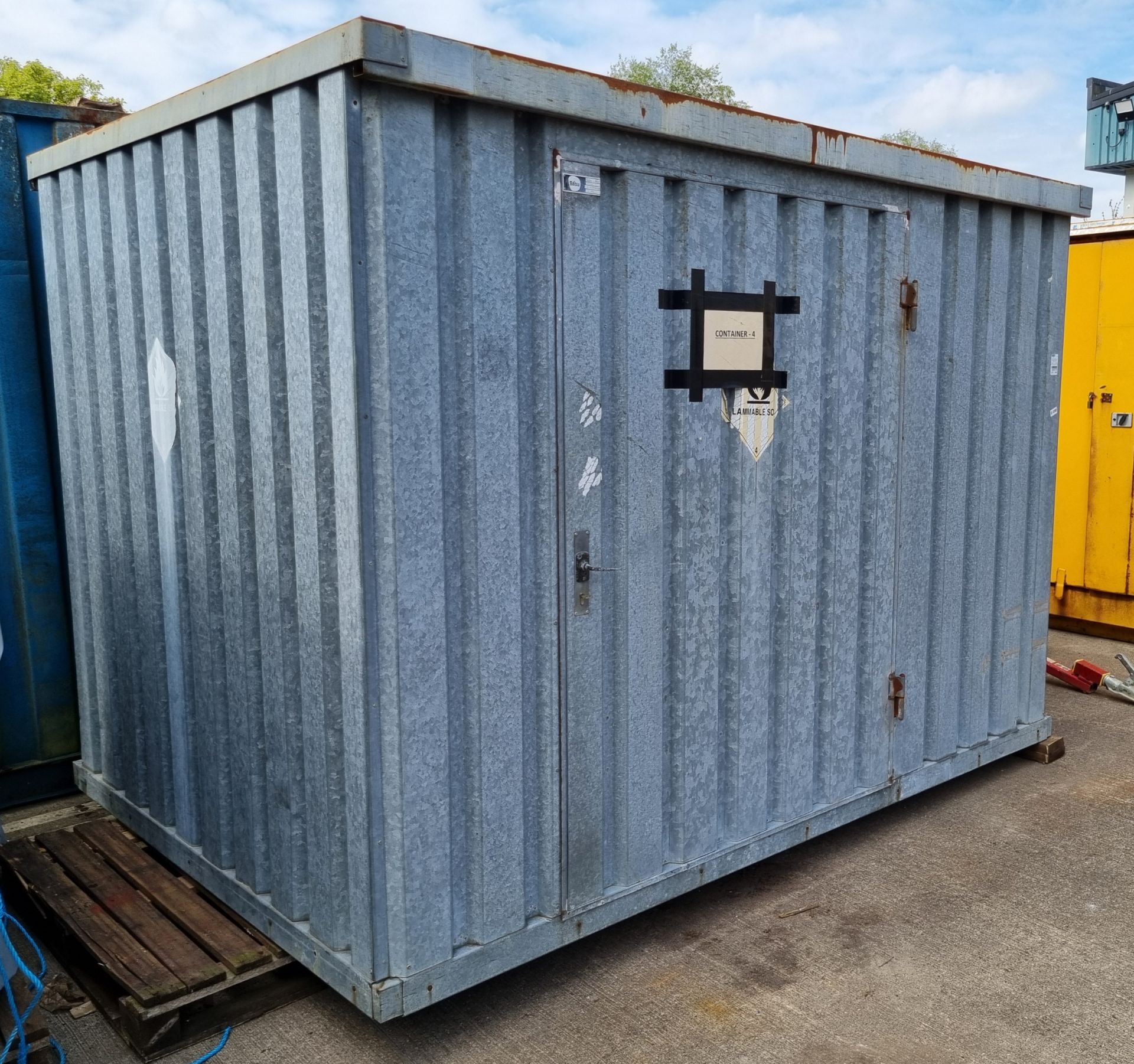 10ft x 7ft empty container - single door with key lock - DAMAGED ROOF - Image 3 of 9