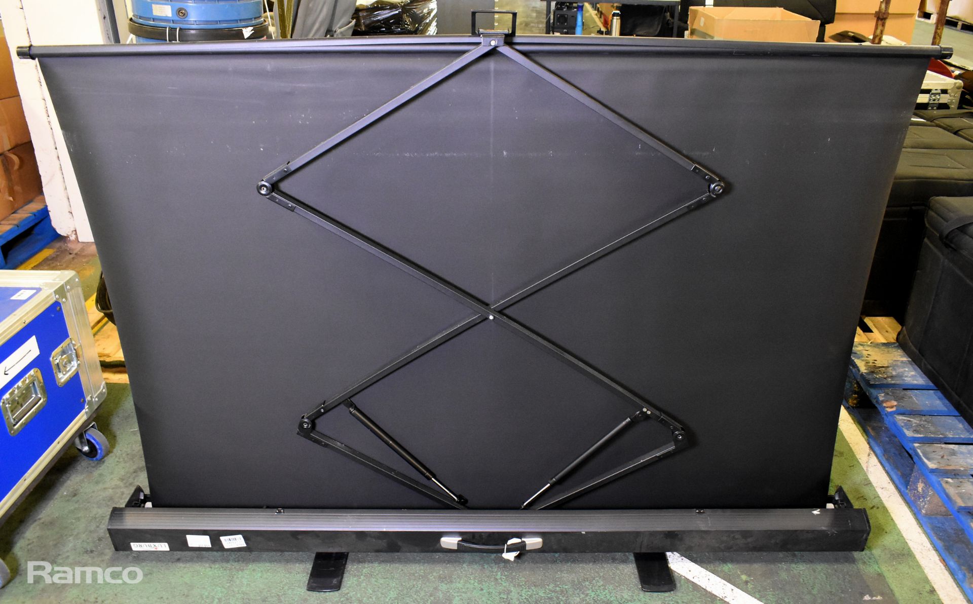 Floorstanding scissor action projection screen - L 1750 x W 120 x H 110mm - Image 4 of 7