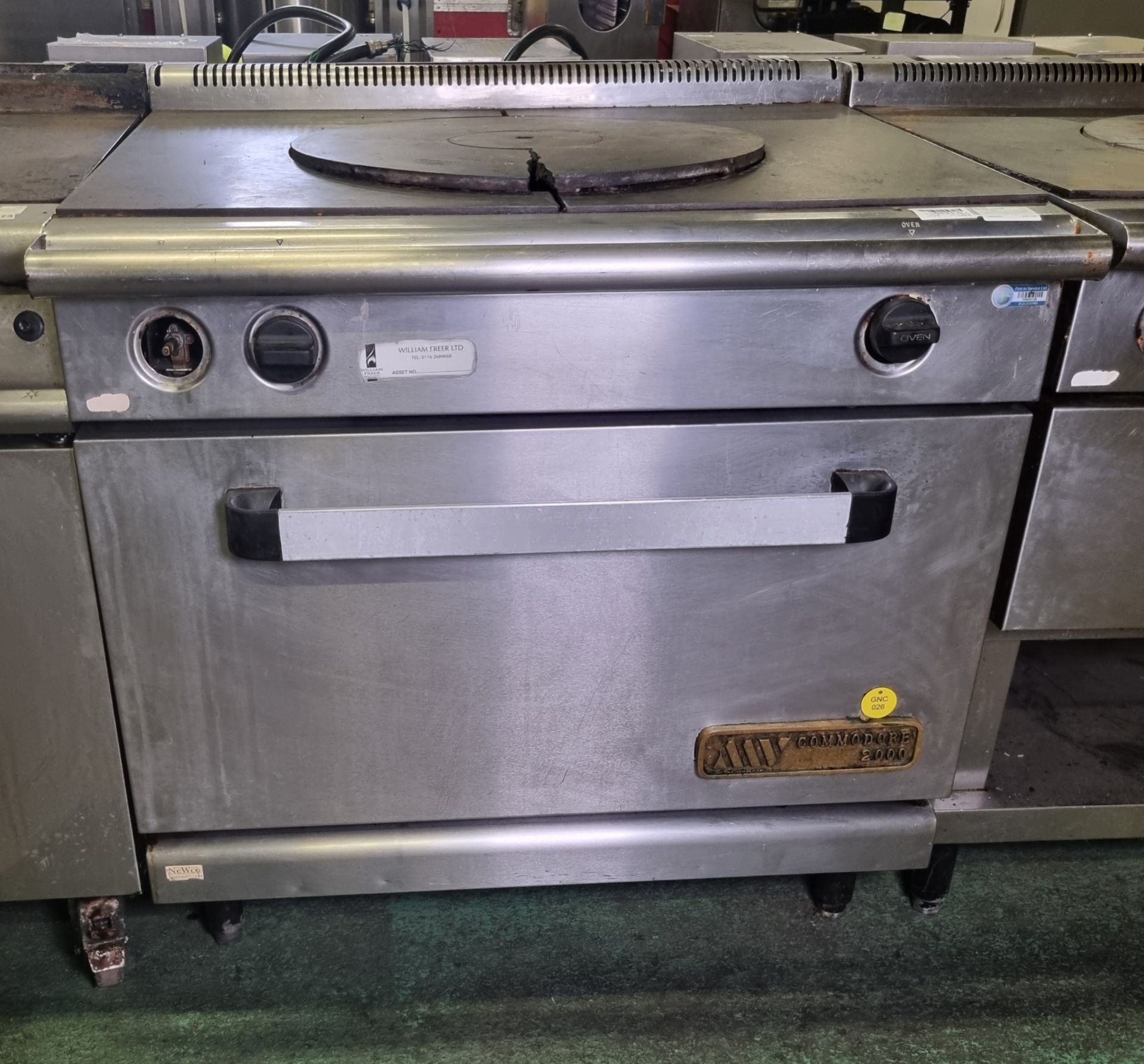 Commodore 2000 stainless steel solid top gas cooker range - damage to top - W 900 x D 900 x H 950mm