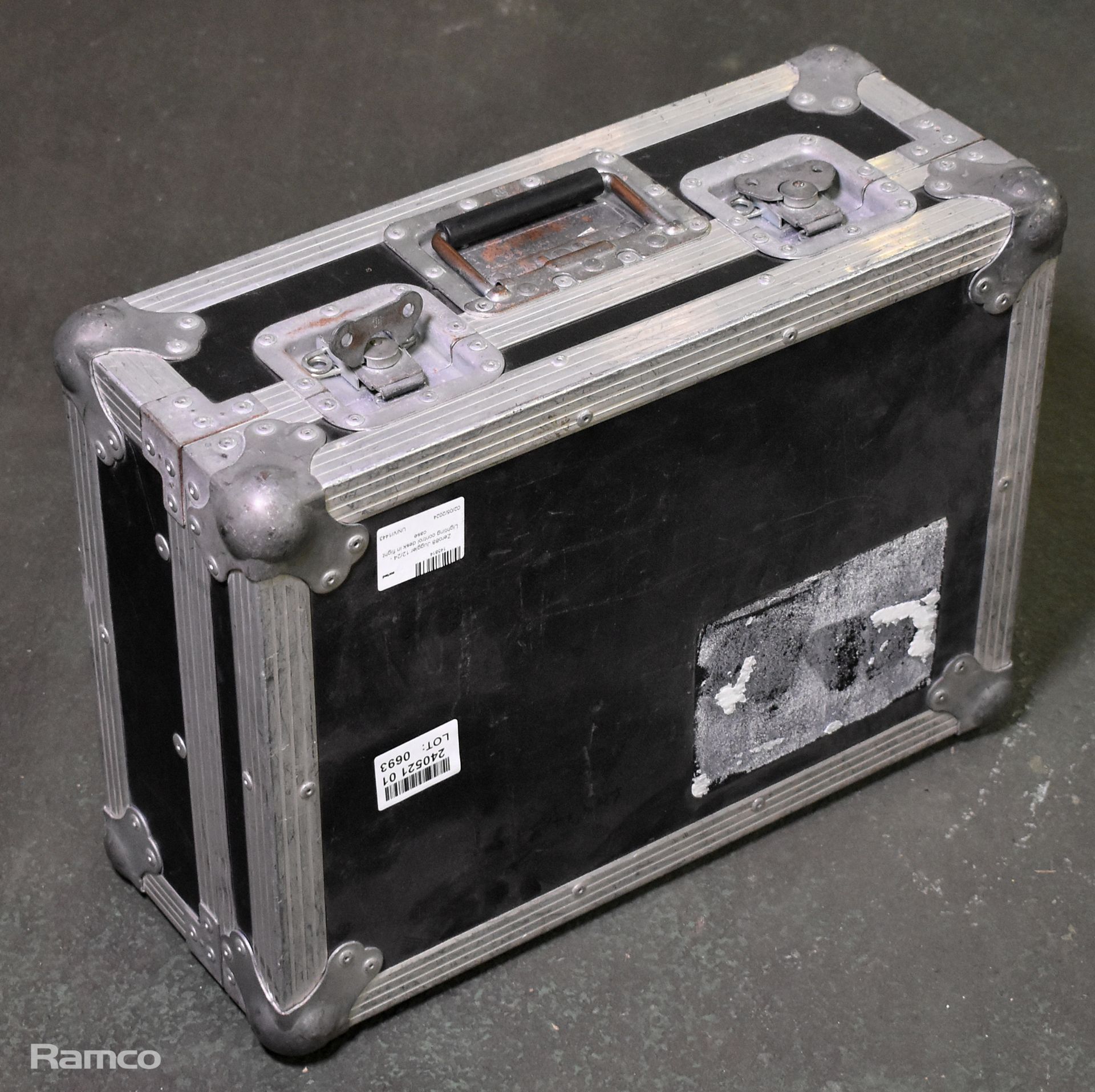 Zero88 Juggler 12/24 lighting control desk in flight case - Image 5 of 6