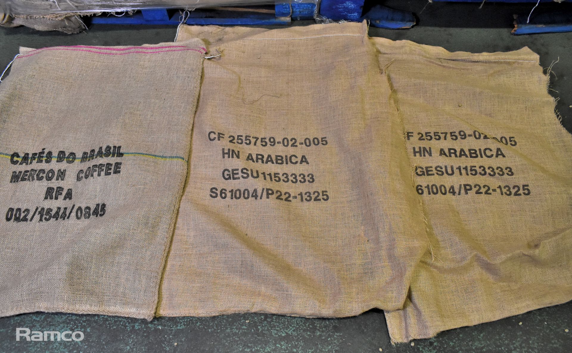 3x pallets of hessian sacks - L 700 x W 2 x H 1000mm - cut open on side - Image 5 of 5