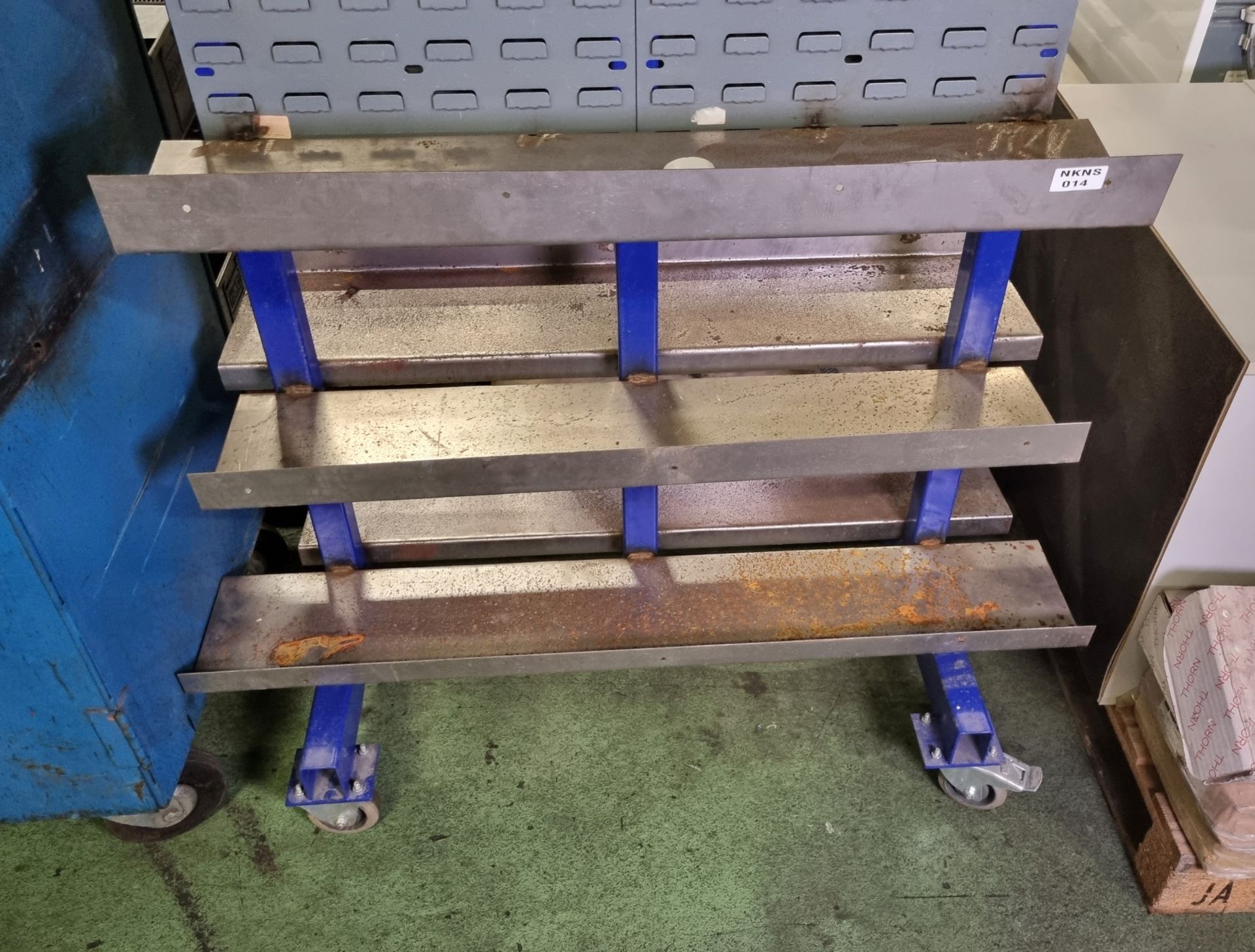 Mobile linbin trolley with linbins - W 1000 x D 550 x H 1900mm - Image 4 of 5