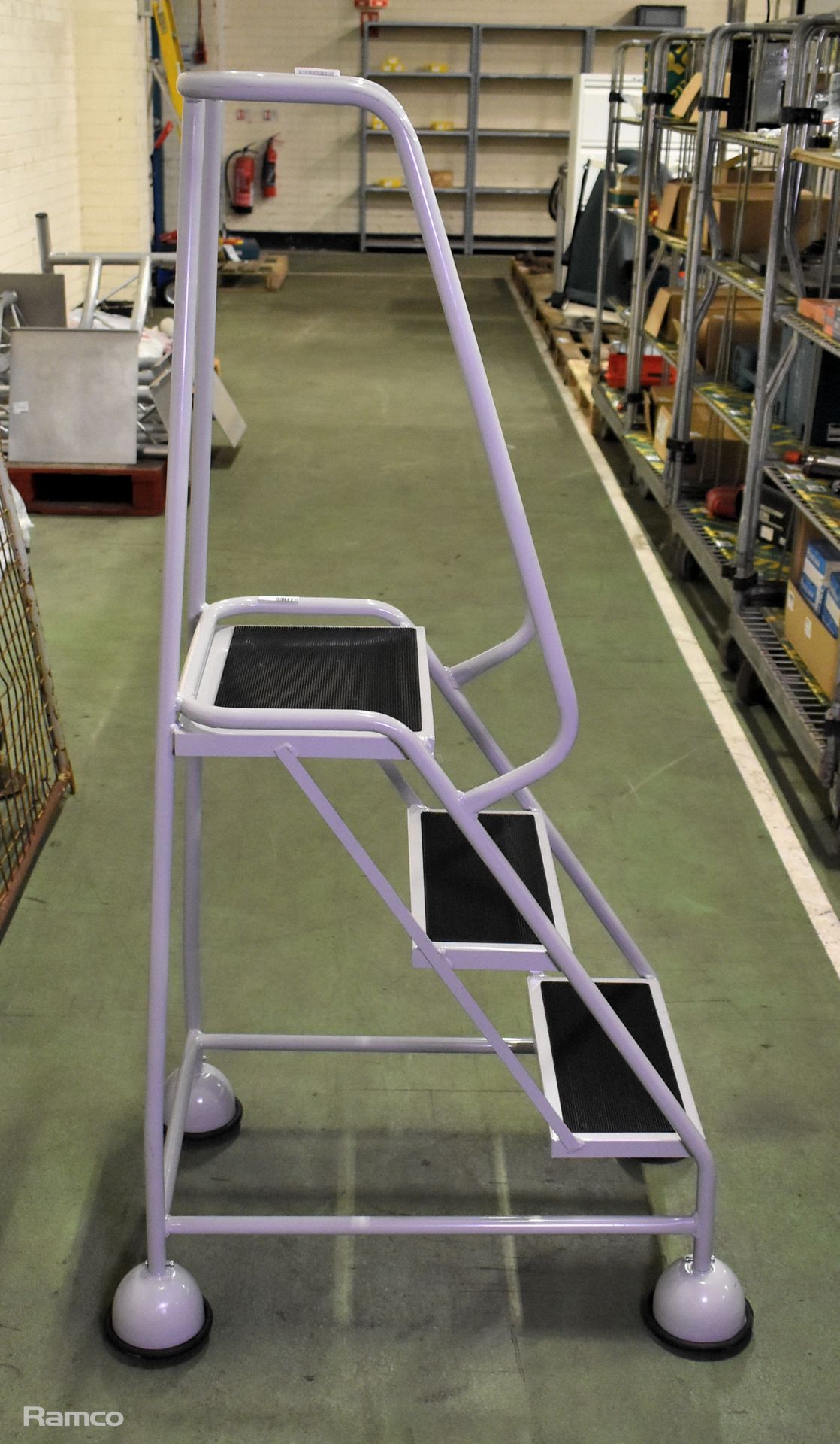 Glide along mobile steps, 3 rubber tread and handrail with platform guard - L 530 x W 840 x H 1430mm - Image 2 of 3