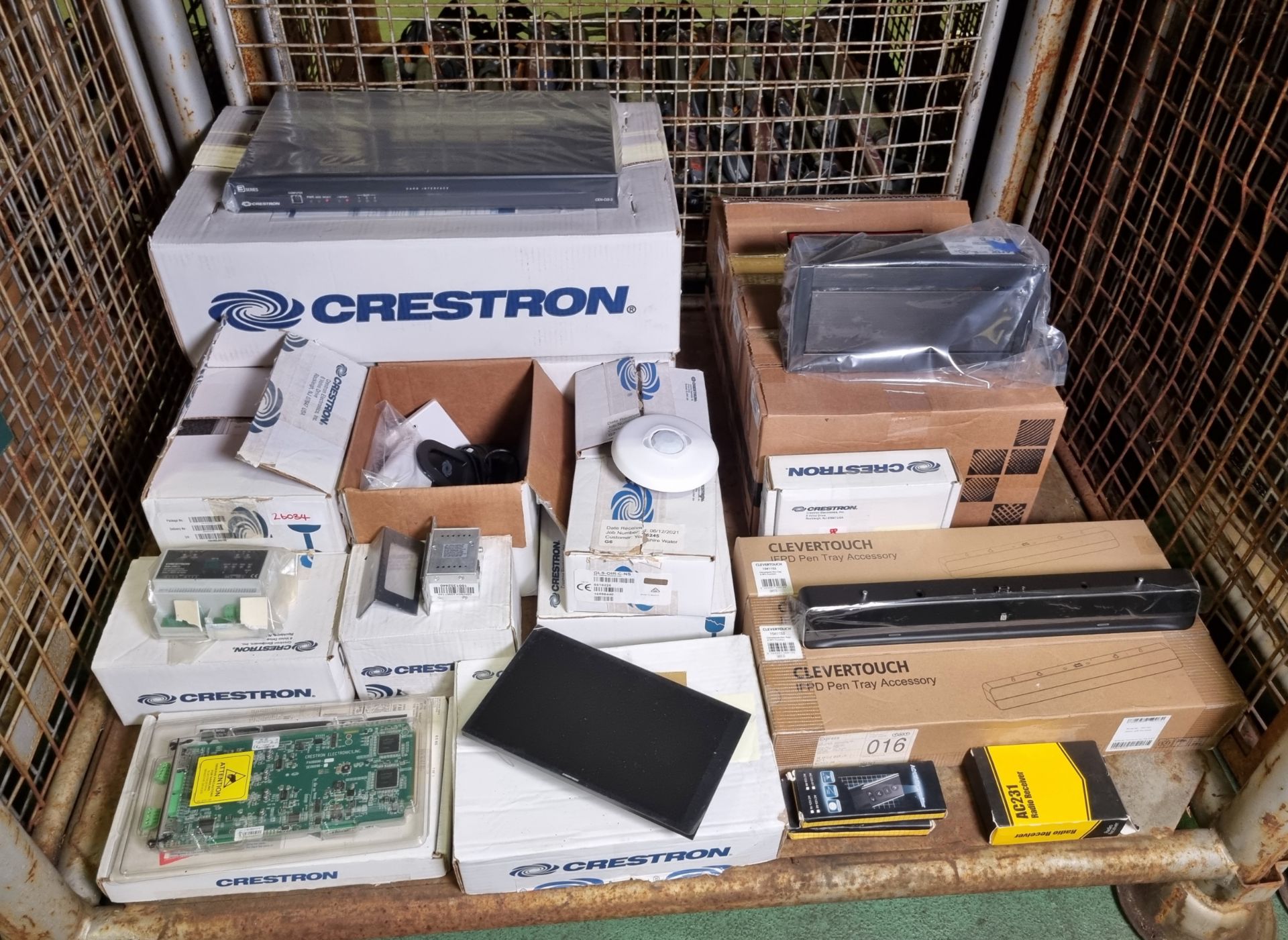 2x Crestron TST-902-DS wireless touch screen docking stations & more - see desc. - Bild 2 aus 7