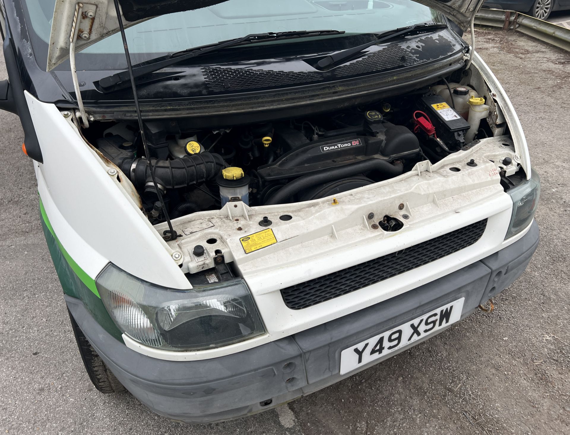 Ford Transit 2402cc (Y49 XSW) - MOT expired 30/09/2023 - mileage: 188,137 - Image 13 of 28