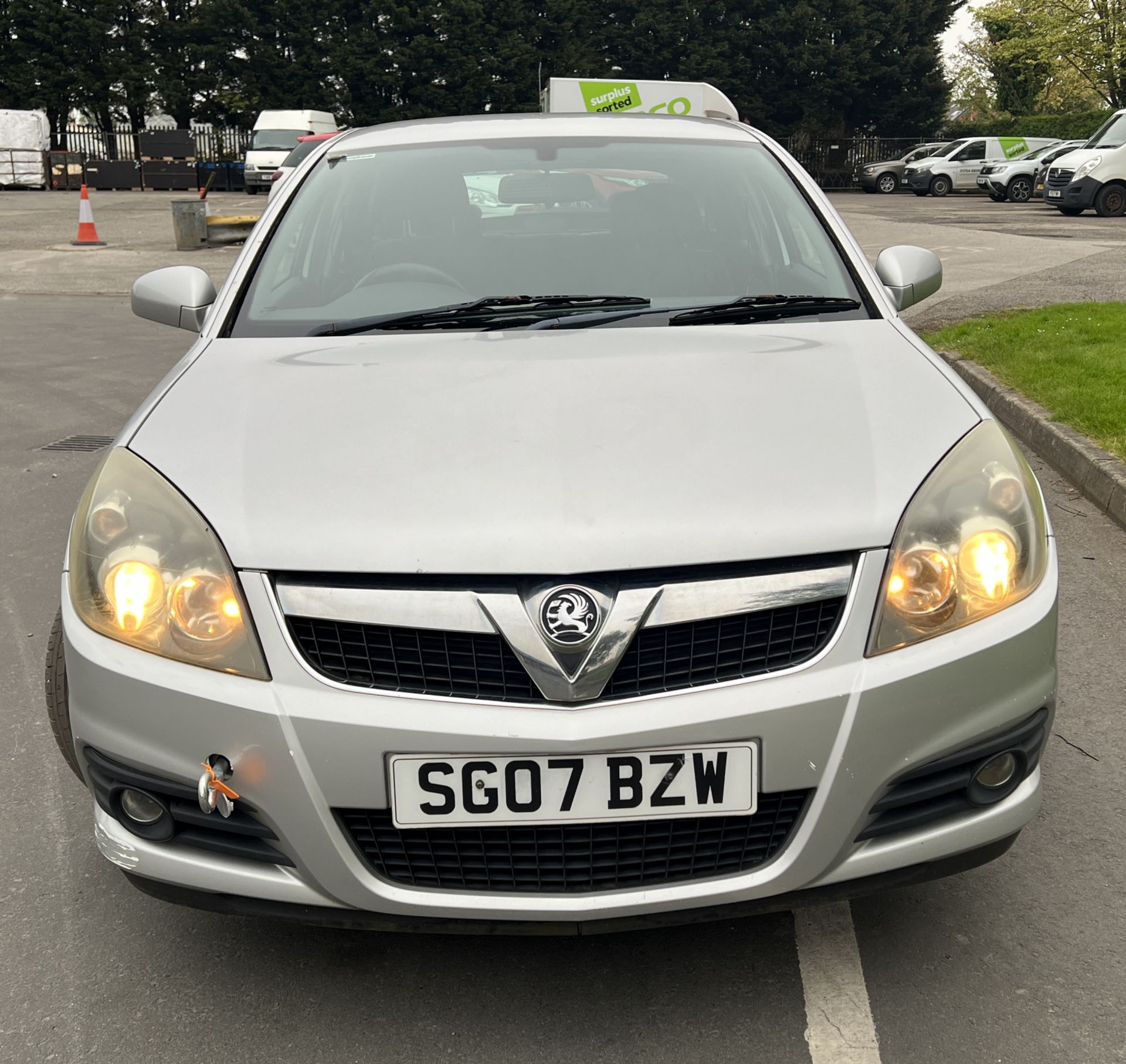 Vauxhall Vectra 1.9 CDTI SRI (SG07 BZW) - MOT expiry: 28/10/2024 - mileage: 105,897 - Image 2 of 29