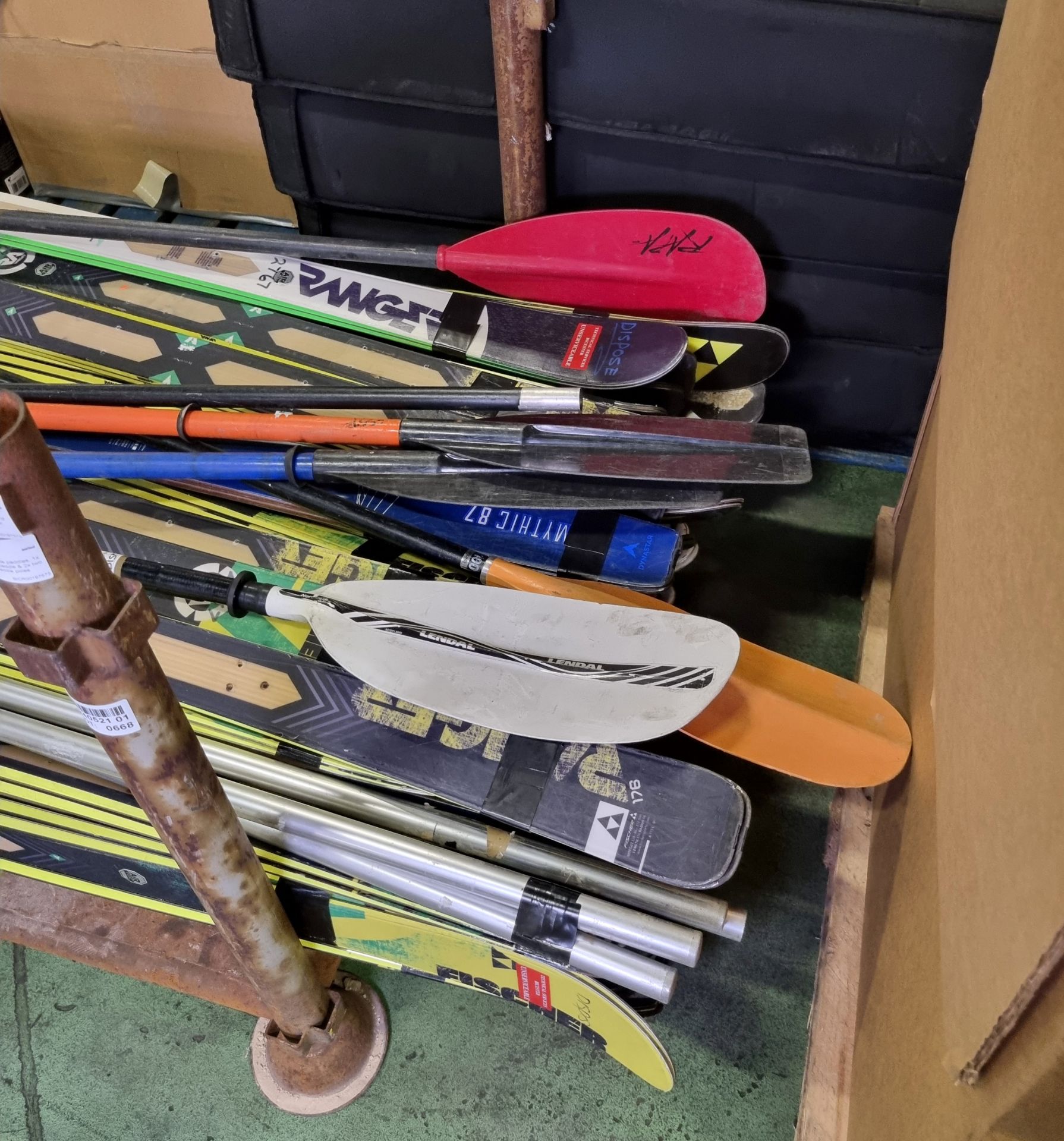 Approximately 75x pairs of skis - brands: Dynastar, Fischer - Image 5 of 6