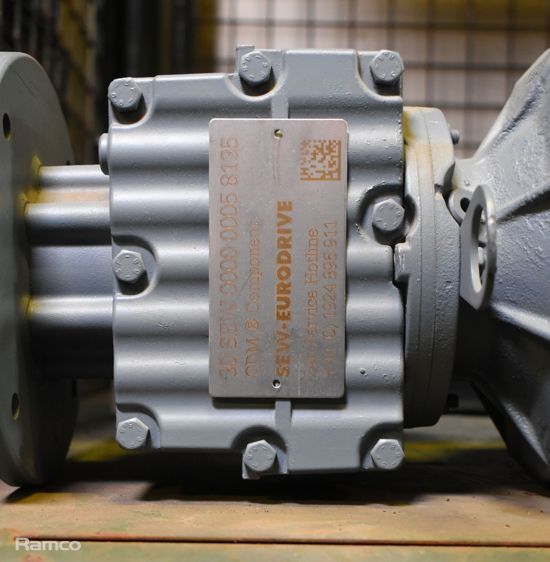 2x SEW-Eurodrive - RF27 DRE90ML4 electric motors - 1430/108rpm, 1.5kW, 220-242/380-420V, 6.00/3.45A - Image 4 of 9