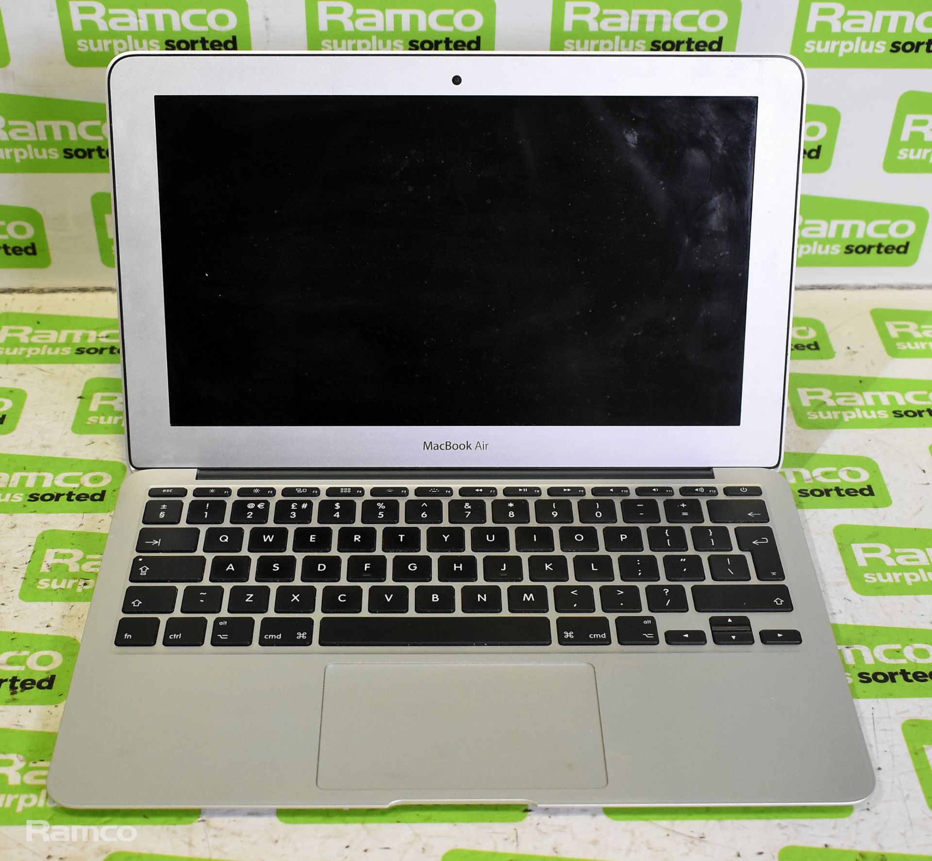 2x Apple Macbook Pros - 15 inch - 2014 & Apple Macbook Air - 11 inch - see desc - Image 2 of 10